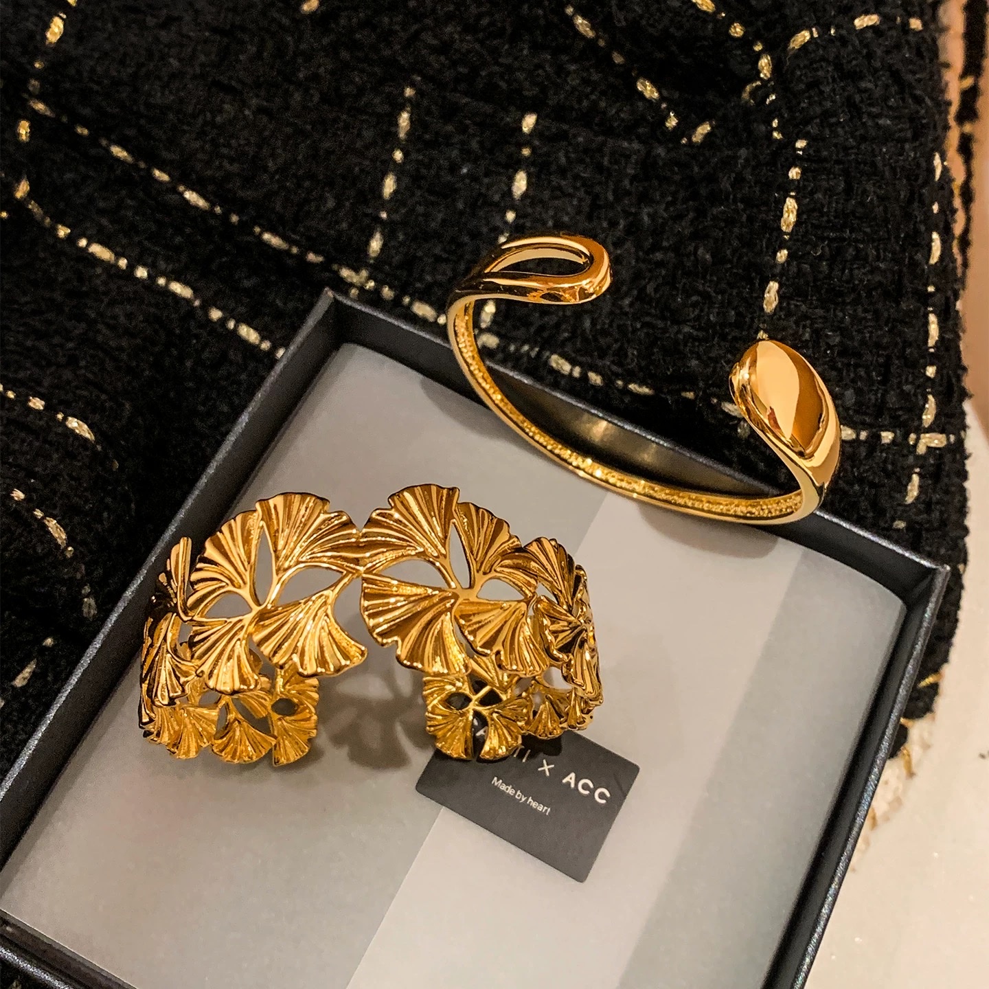 Open golden Ginkgo flower bracelet for women 2026 New style, high-end, light luxury, niche, exquisite, beautiful and unique jewelry Specification image