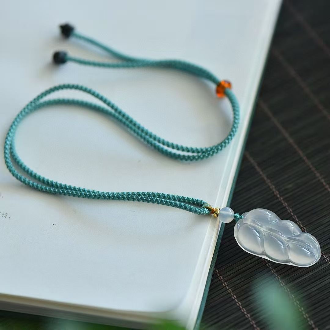 Ice type white chalcedony leaf pendant for men and women, Golden Branch and Jade leaf necklace, jade pendant pendant, agate leaf New Chinese-style pendant Specification image