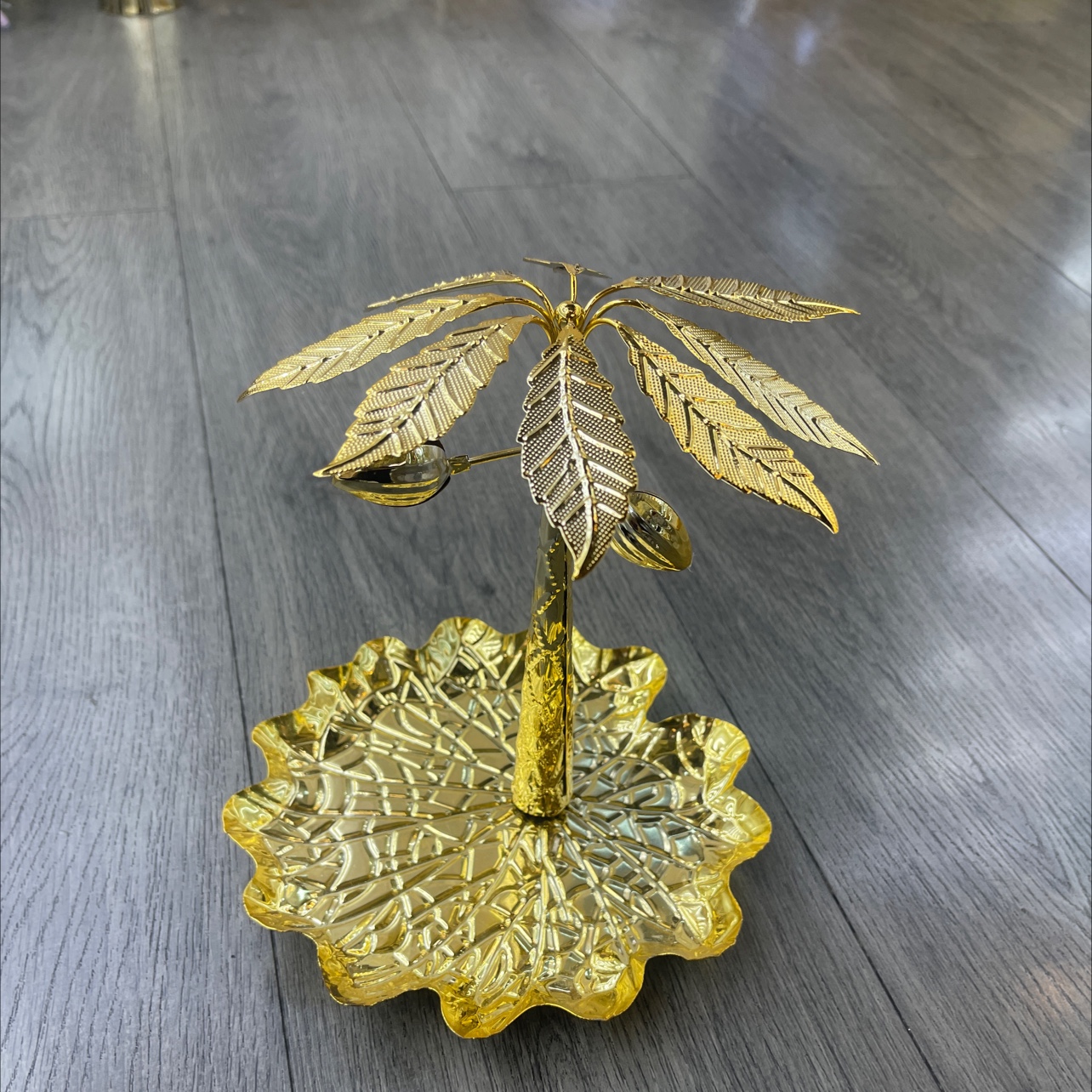 中东家用客厅零食装饰坚果盘金色树叶纹理小吃盘  合金工艺品小吃盘 