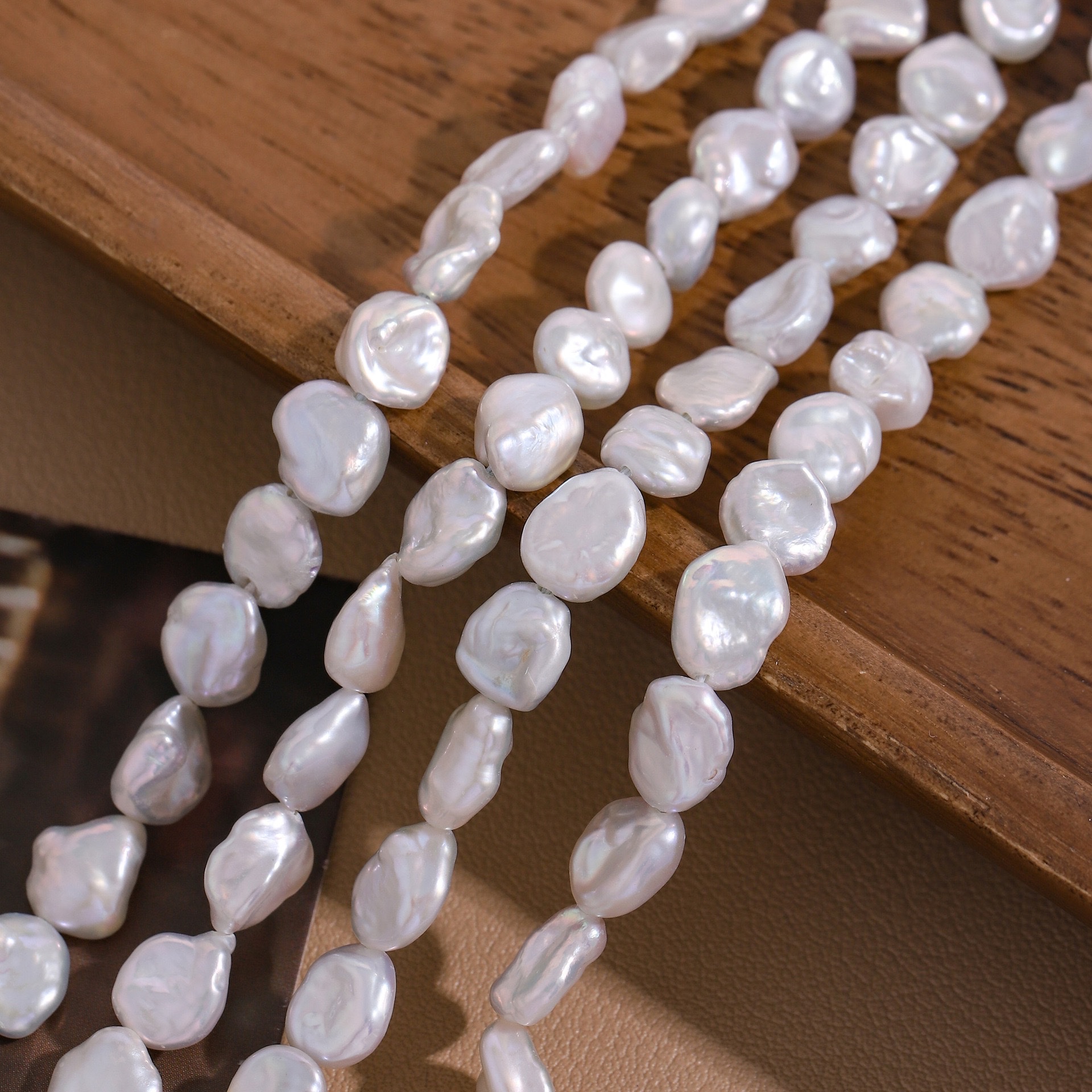 High cost-performance 6-7mm silver and blue light petal regenerated beads, high-quality, strong light and dazzling diy handcrafted material decorative accessories, handcrafted material jewelry accessories, multiple colors to choose from, rice bead accessories Specification image