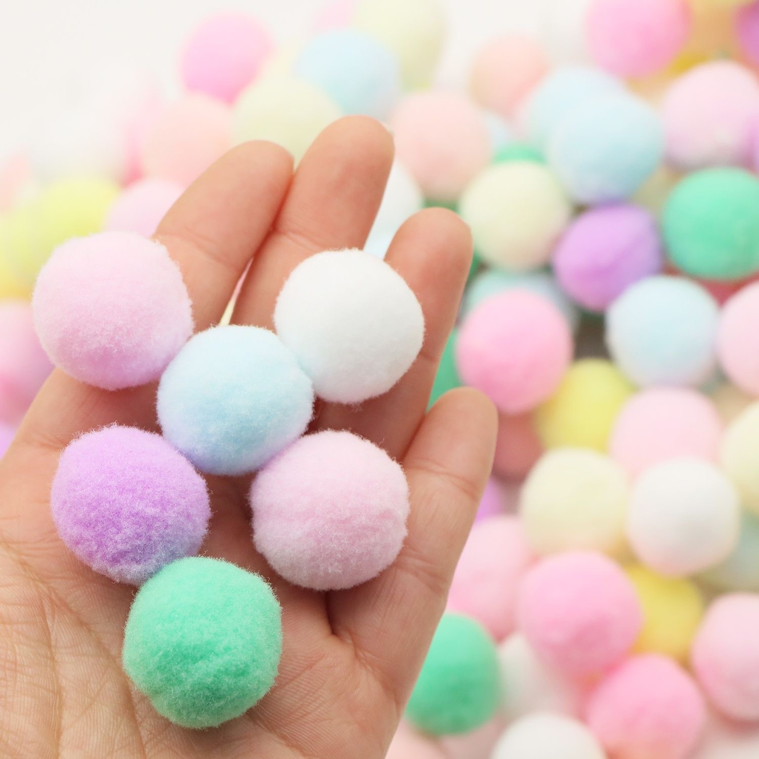 大小混装高弹毛绒球萌趣DIY彩色毛球幼儿园早教创意儿童手工毛球详情图6