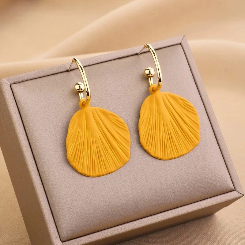 Korean Internet celebrity stud earrings, retro Hong Kong-style green leaf earrings, 2026 new bestsellers, exaggerated large-sized earrings and earrings detail image 3