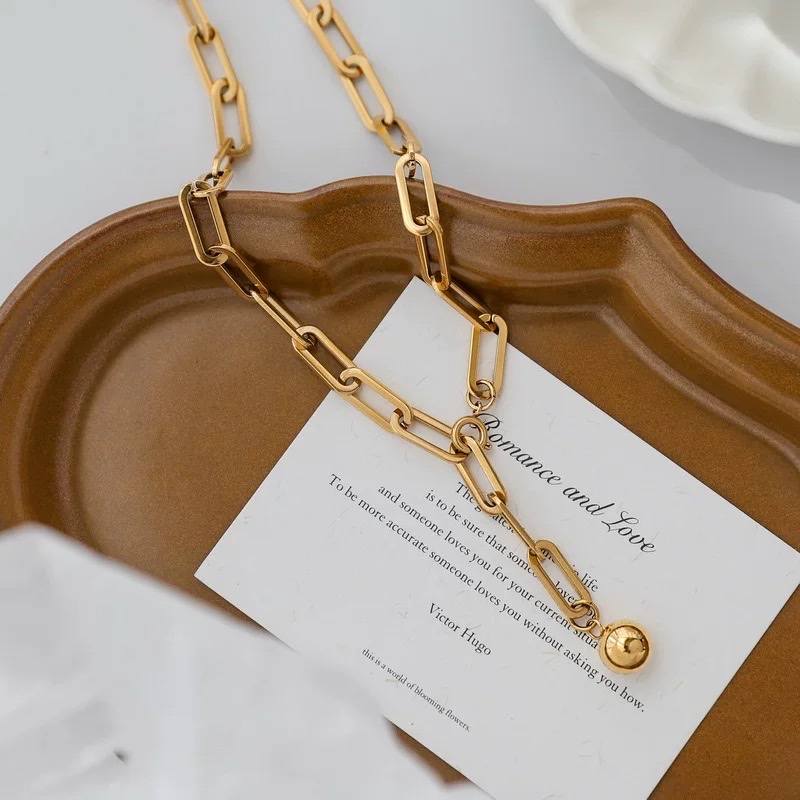 Titanium steel does not fade ~ Heavy industry high-end feel, 18K gold plated thick chain, small golden ball, long necklace, women's hoodie, sweater chain gift Application Scenario