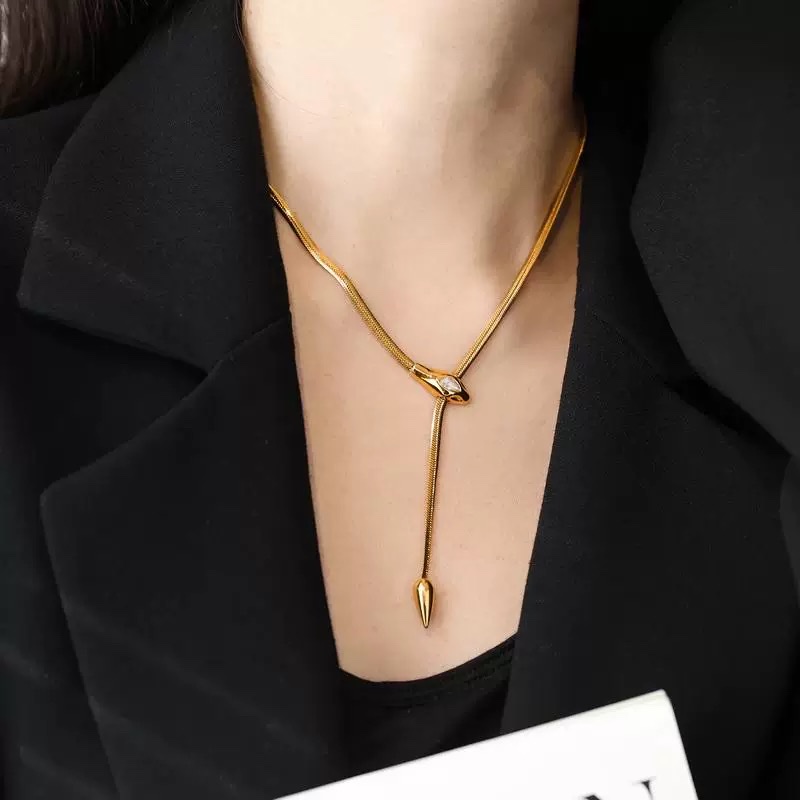 High-end and fashionable golden snake bone zircon snake bone titanium steel necklace, women's niche light luxury collarbone chain sweater chain details Picture