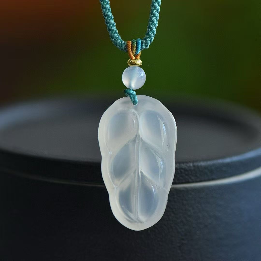Ice type white chalcedony leaf pendant for men and women, Golden Branch and Jade leaf necklace, jade pendant pendant, agate leaf New Chinese-style pendant Item Picture