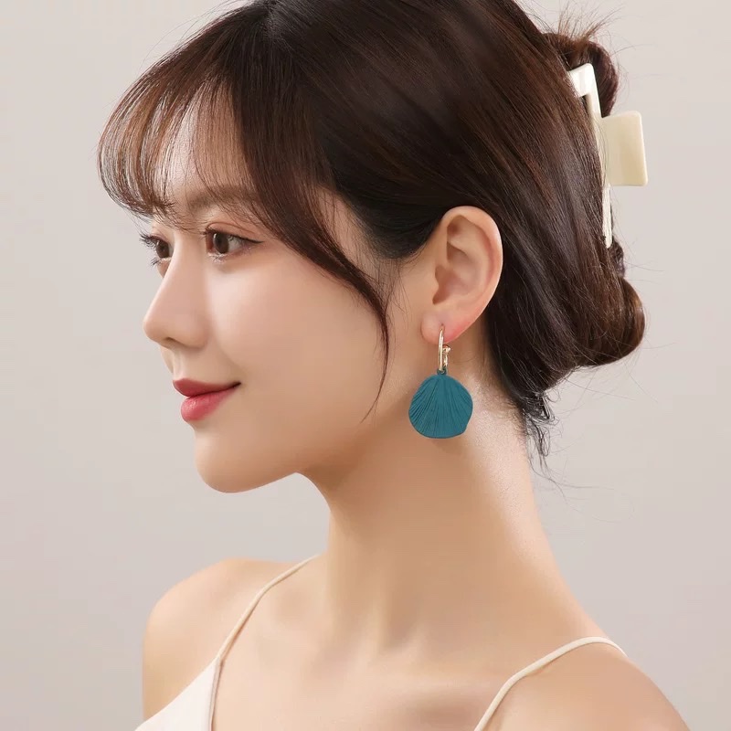 Korean Internet celebrity stud earrings, retro Hong Kong-style green leaf earrings, 2026 new bestsellers, exaggerated large-sized earrings and earrings Item Picture