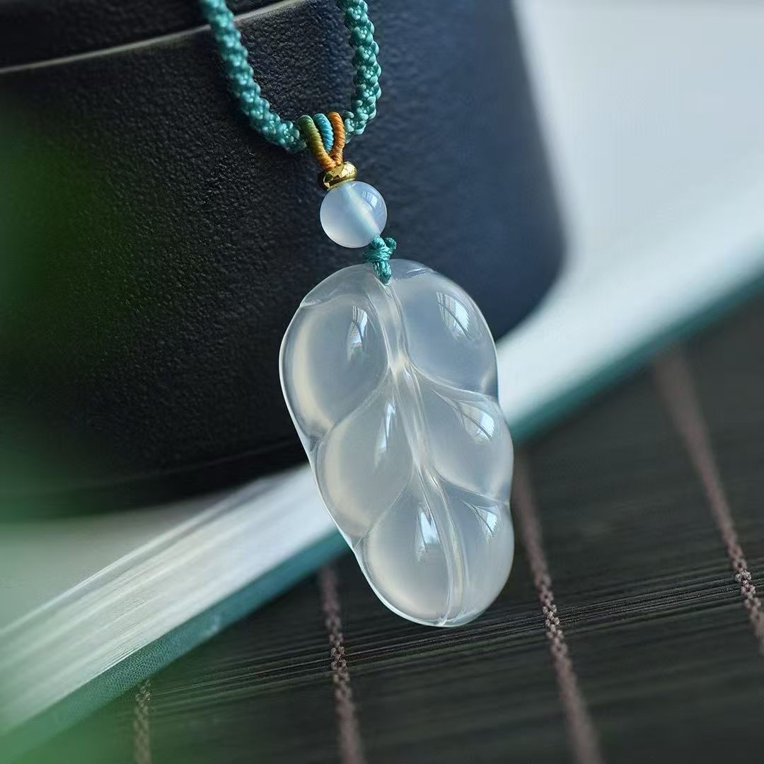 Ice type white chalcedony leaf pendant for men and women, Golden Branch and Jade leaf necklace, jade pendant pendant, agate leaf New Chinese-style pendant details Picture