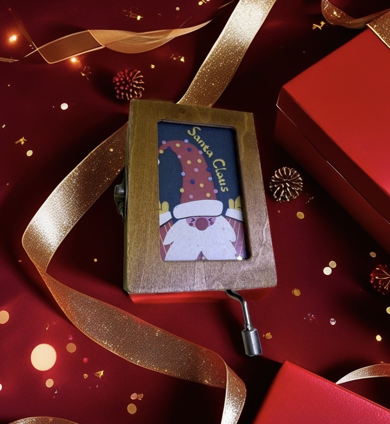 Wooden retro high-end Christmas music box, hand-cranked music box pictures, customizable Christmas creative gifts and souvenirs details Picture