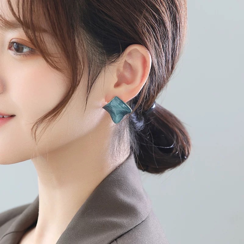 The same style of earrings as the Internet celebrity, European and American irregular geometric oil-dripping large earrings, 2026 new bestseller fashion stud earrings and earrings Specification image