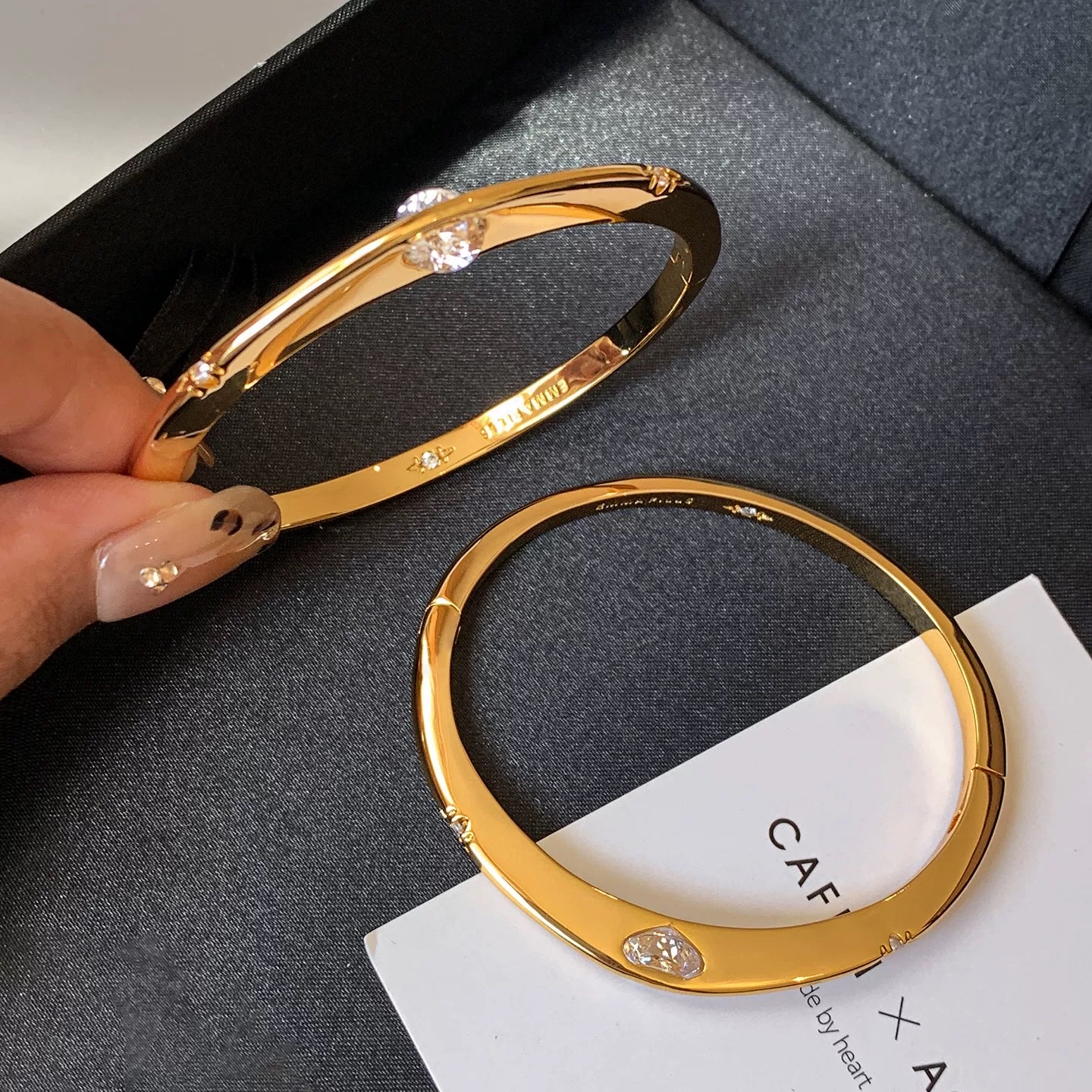 Rotatable sparkling Zircon gold bracelet for women, 2026 new style, light luxury, niche design, high-end bracelet and jewelry