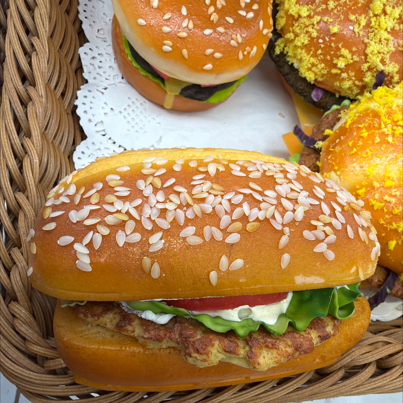 Realistic hamburger simulation, a stress-relieving magic tool, creative food toys, fridge magnets, furniture and decoration, food toys, food toys Specification image