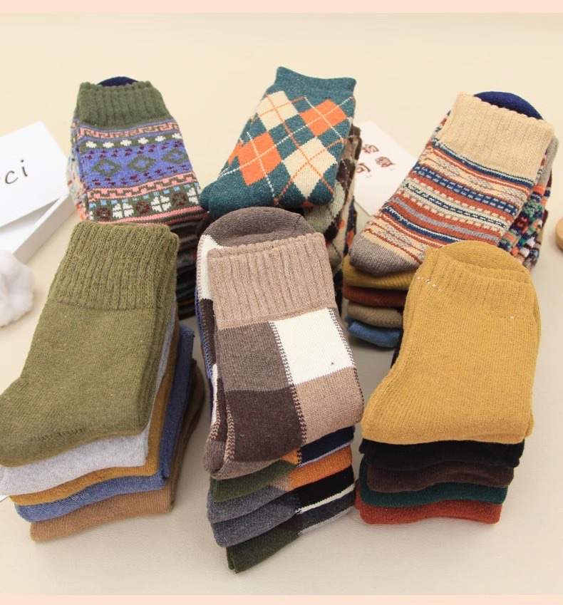 Men's vintage long socks for autumn and winter, men's ethnic style, student Korean style, Instagram trendy thick mid-calf, winter thick thread detail image 7