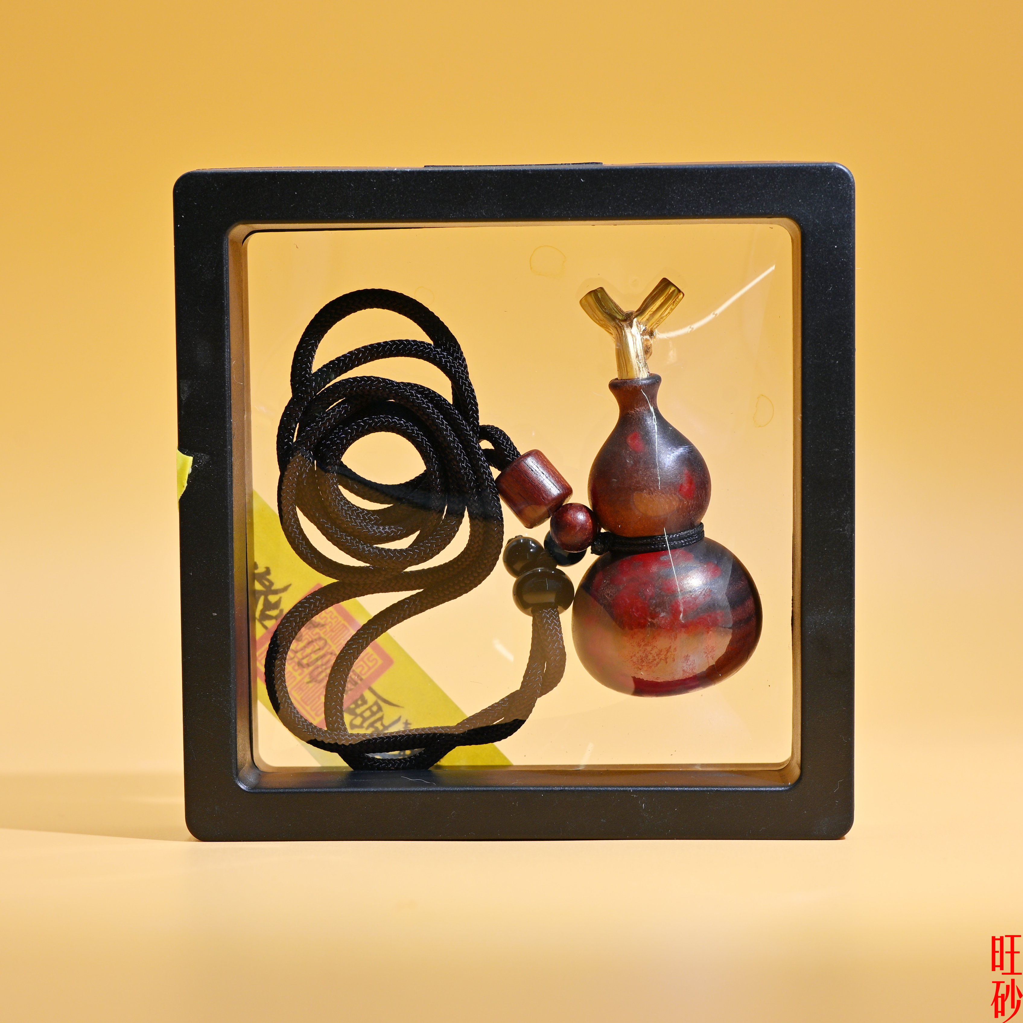 Hand-painted cinnabar talisman necklace with jujube wood gourd Application Scenario