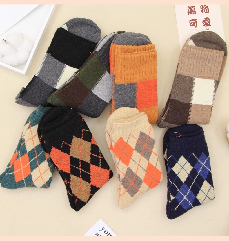 Men's vintage long socks for autumn and winter, men's ethnic style, student Korean style, Instagram trendy thick mid-calf, winter thick thread detail image 10