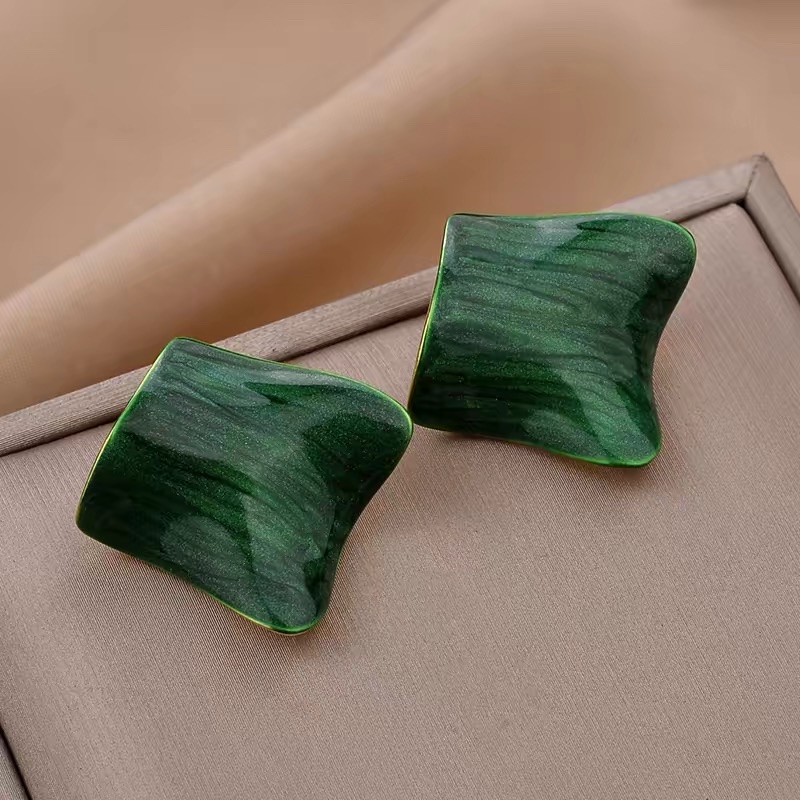 The same style of earrings as the Internet celebrity, European and American irregular geometric oil-dripping large earrings, 2026 new bestseller fashion stud earrings and earrings detail image 4