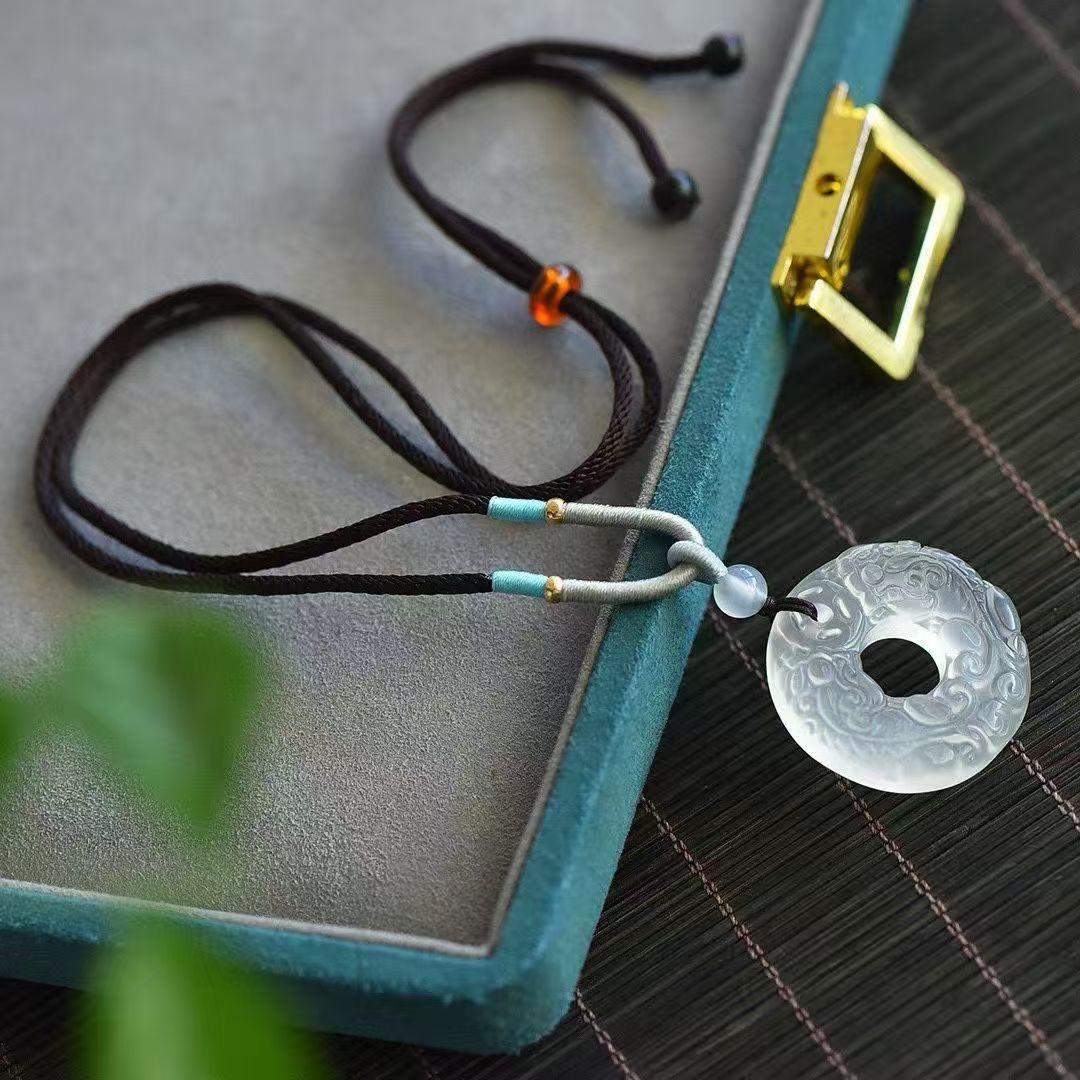 Natural agate wealth-attracting double PI Xiu peace pendant, ice-transparent men's and women's green chalcedony PI qiu necklace jade ring pendant Application Scenario