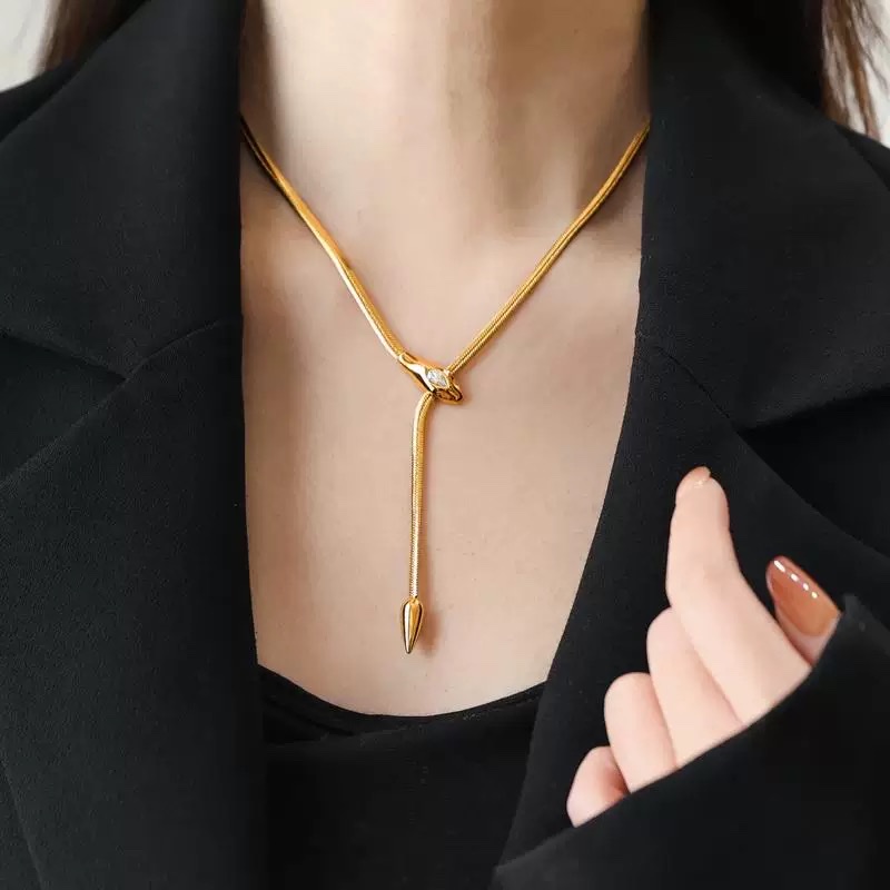 High-end and fashionable golden snake bone zircon snake bone titanium steel necklace, women's niche light luxury collarbone chain sweater chain