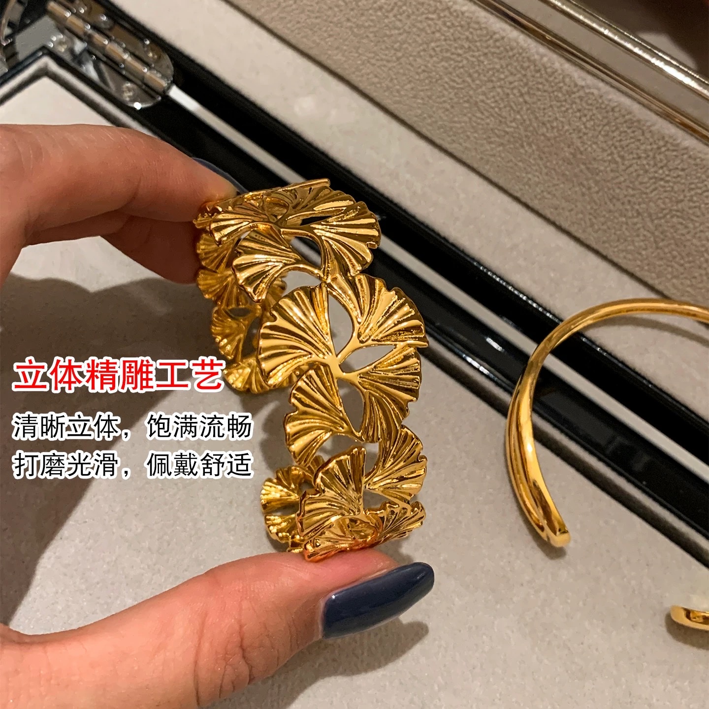 Open golden Ginkgo flower bracelet for women 2026 New style, high-end, light luxury, niche, exquisite, beautiful and unique jewelry detail image 5