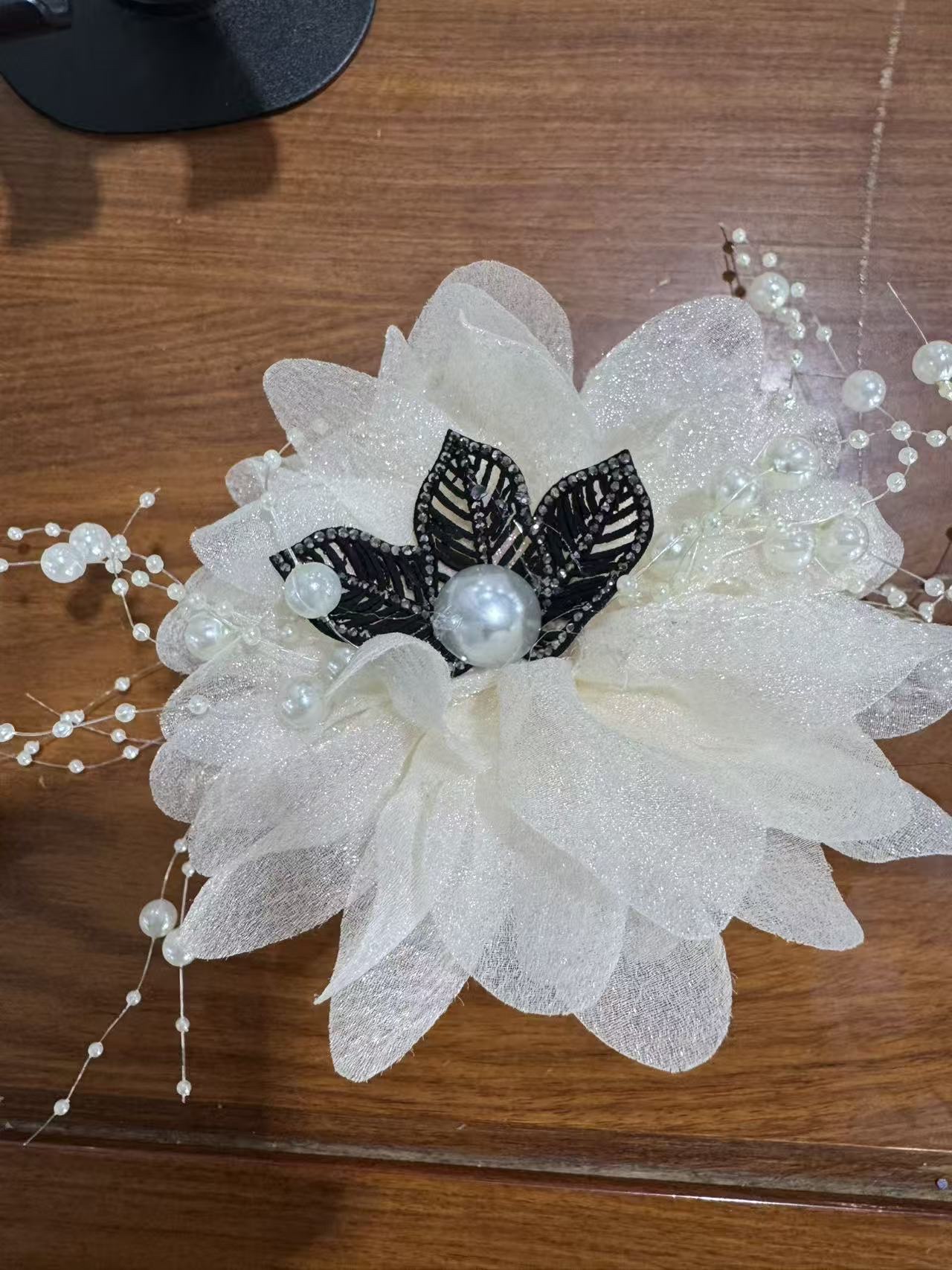 Long-chain pearl three-petal flower large pearl claw clip