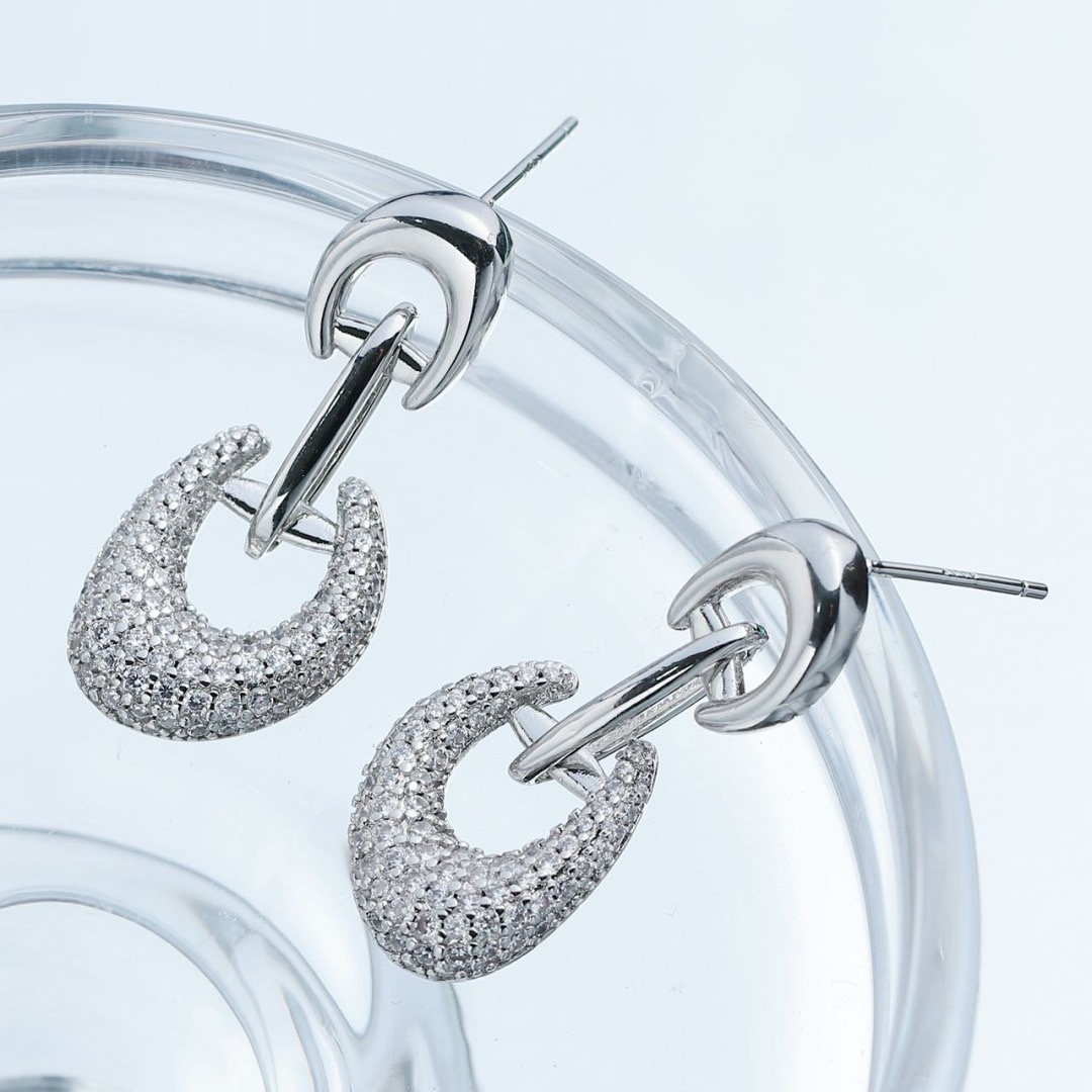 锆石微镶马蹄耳环，明星同款，真金电镀，高品质，纯银耳针，