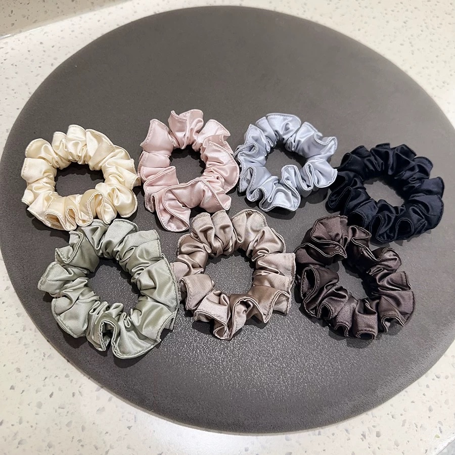 New Korean-style solid color lace black small intestine band, high-elasticity ponytail hair tie, hair tie that won't damage hair, hair band, hair flower accessory, hair tie large intestine hair tie, Korean hair tie, luminous hair tie detail image 4