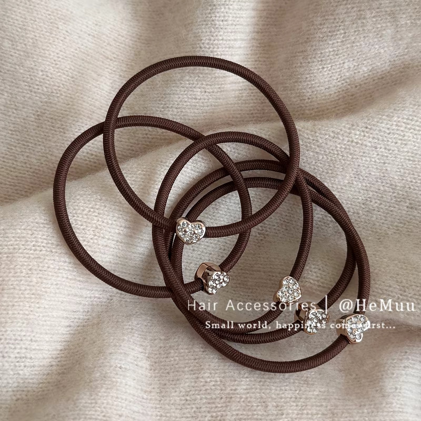Simple and cute little heart-shaped water diamond hair band, durable rubber band, high-elasticity hair tie, women's hair accessory, hair band, large intestine hair band, Korean hair tie Application Scenario