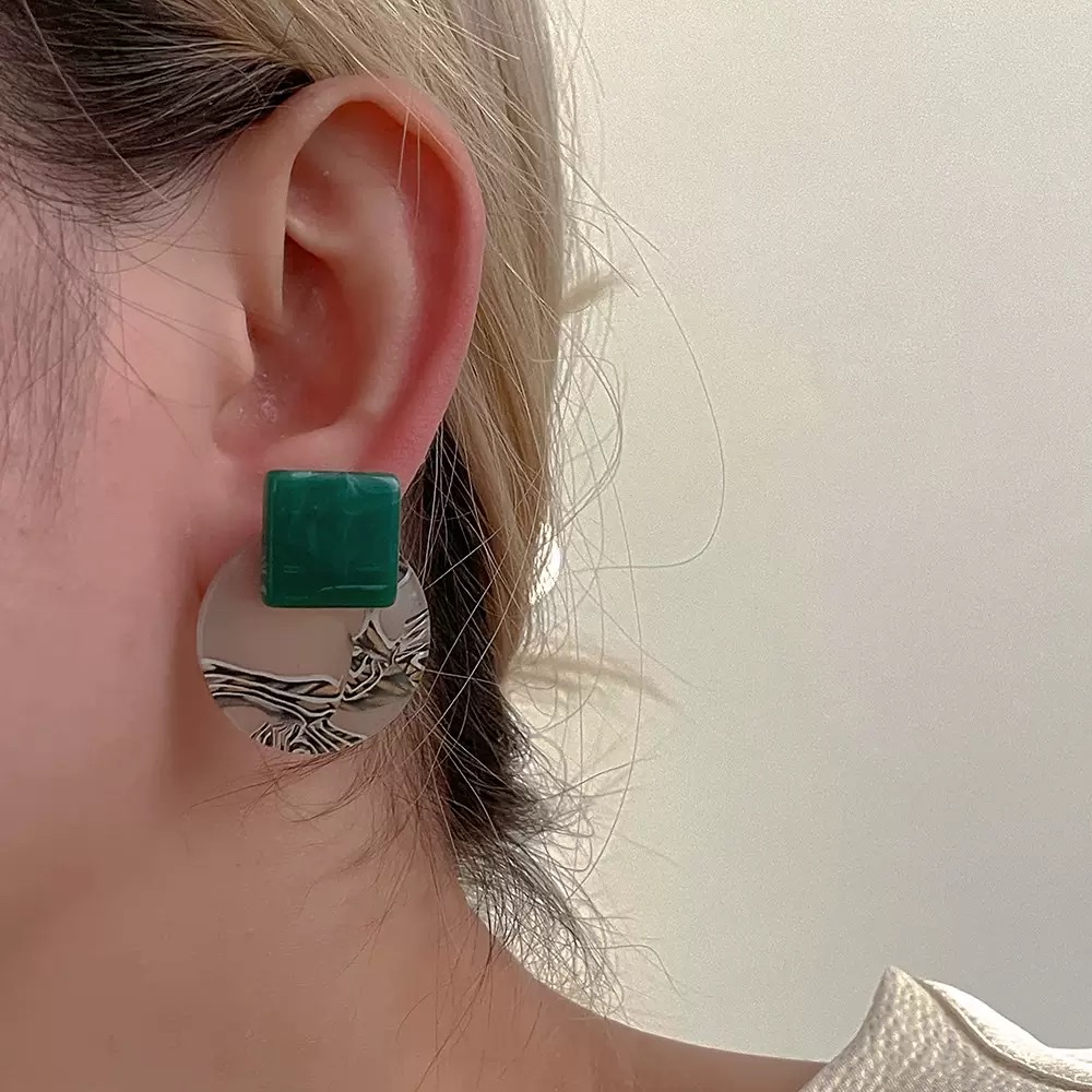 French retro design acrylic geometric earrings, women's s925 silver needle high-end stud earrings, versatile earrings Specification image