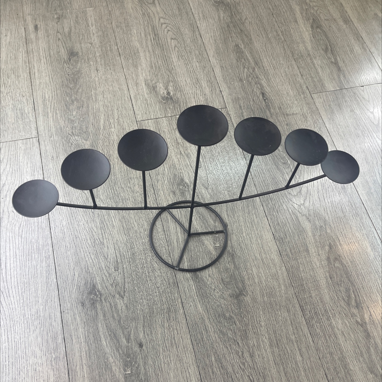 European-style metal home furnishings, including living room candlesticks, dining tables, wedding candlesticks, and creative decorative items details Picture