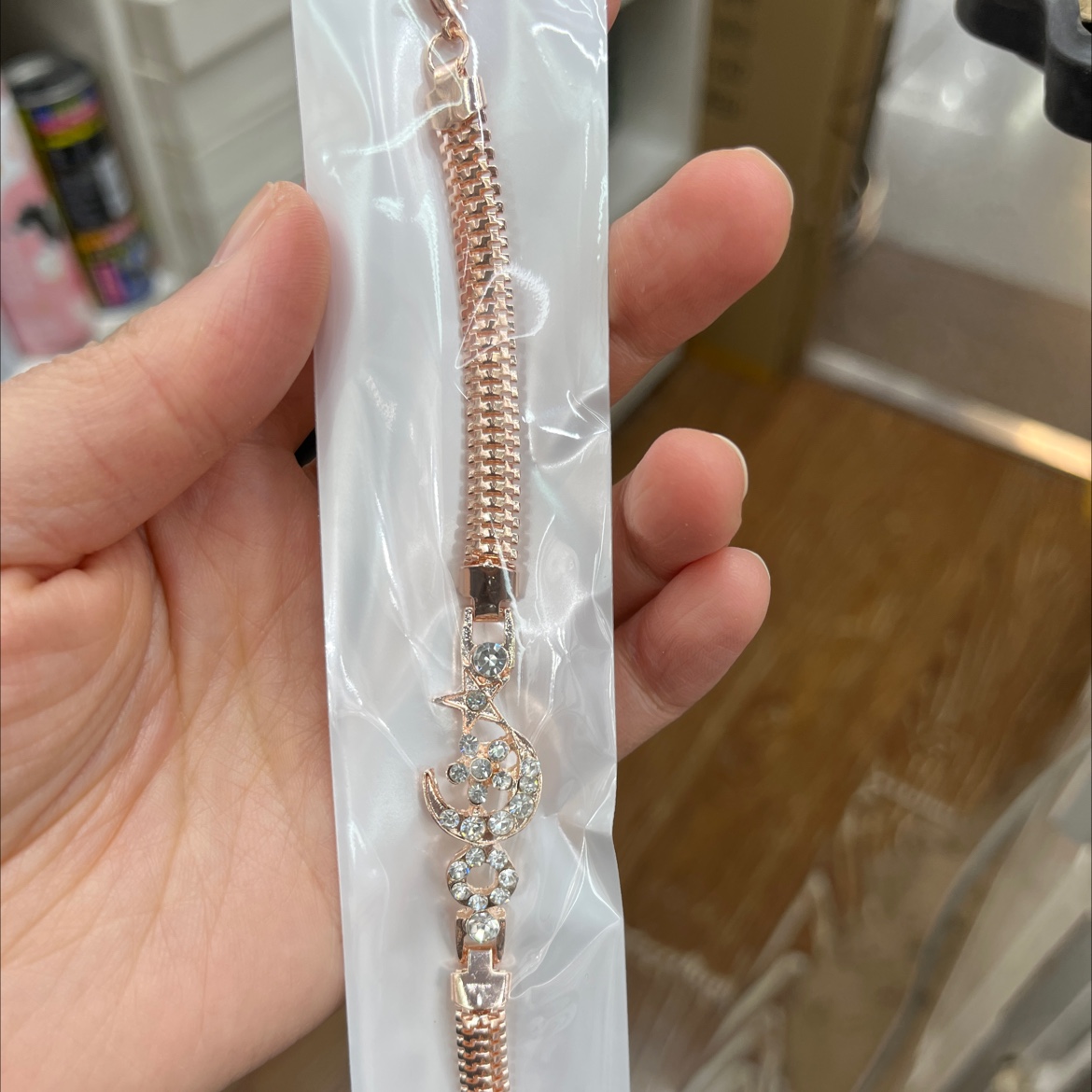 Exquisite and best-selling 2026 new high-end bracelet, light luxury, niche, exquisite and versatile jewelry, birthday gift, couple style