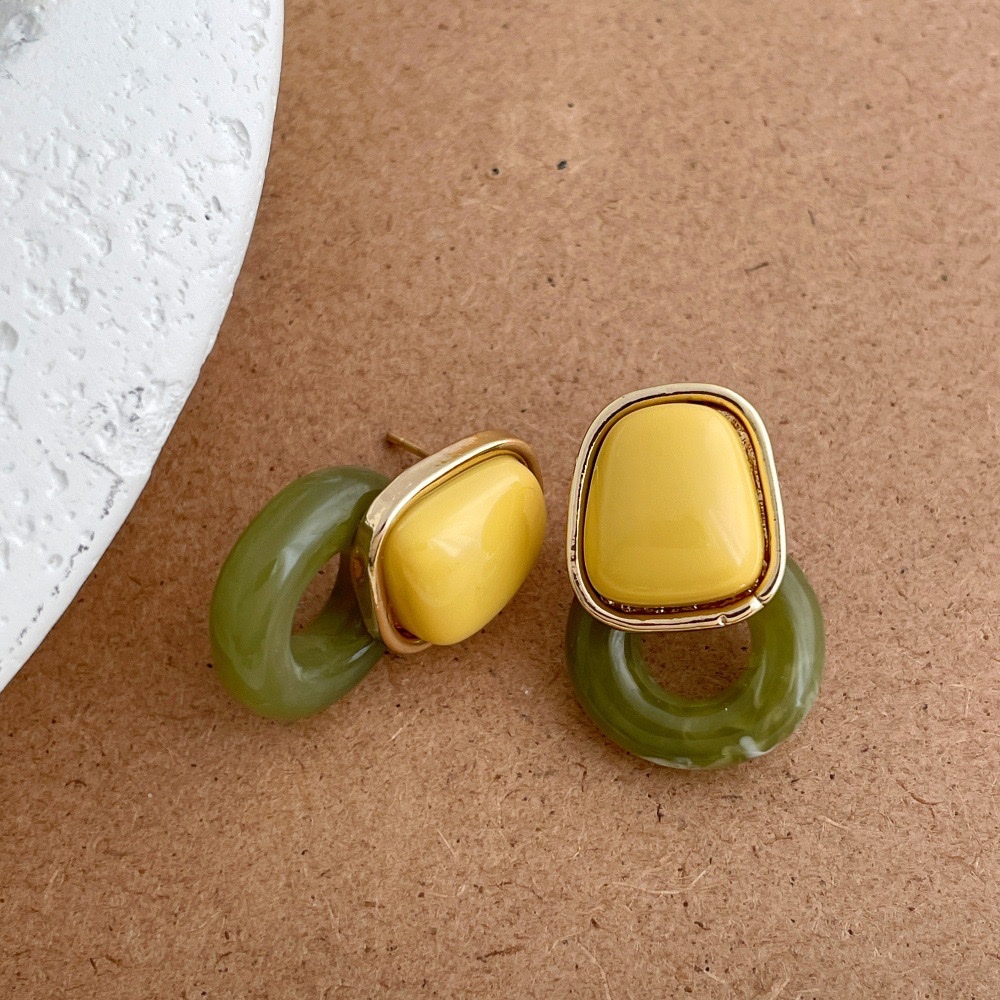 Korean-style contrasting color geometric resin hollowed-out ring earrings, a light luxury, simple and fashionable, elegant and versatile ear stud accessory for women details Picture