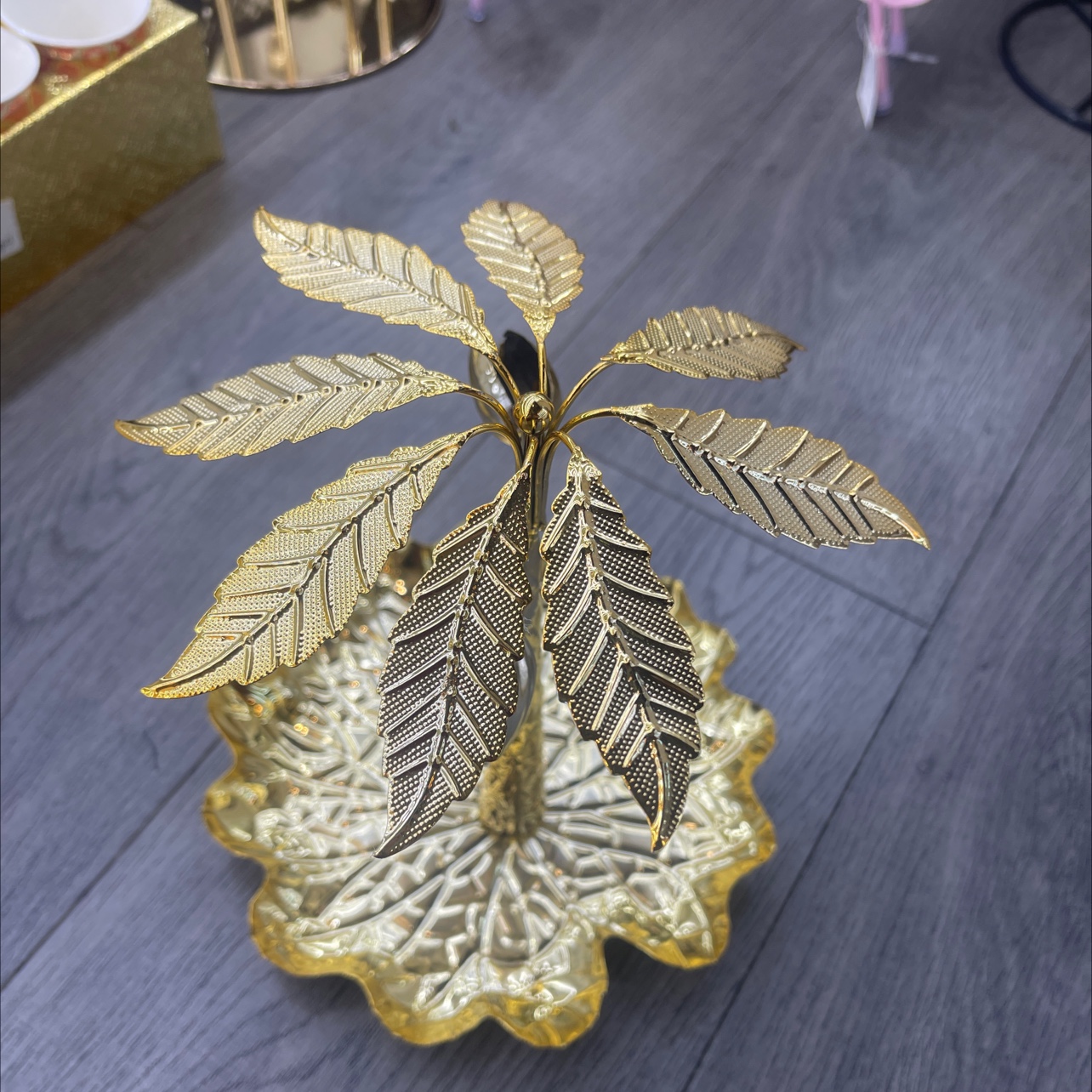 Middle Eastern home living room snack decoration nut plate, golden leaf texture snack plate, alloy handicraft snack plate detail image 2