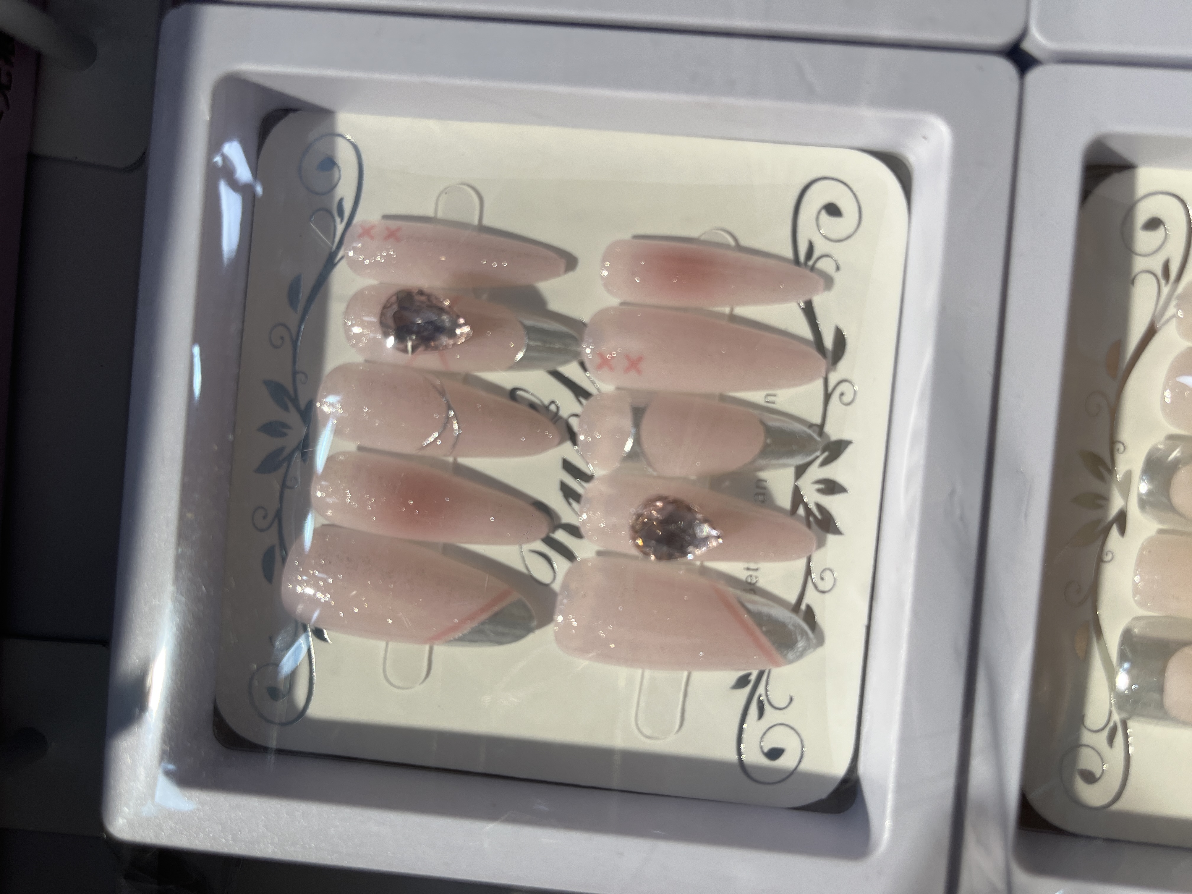 Nail art wear: Gilded series, diamond series, long styles in stock Application Scenario