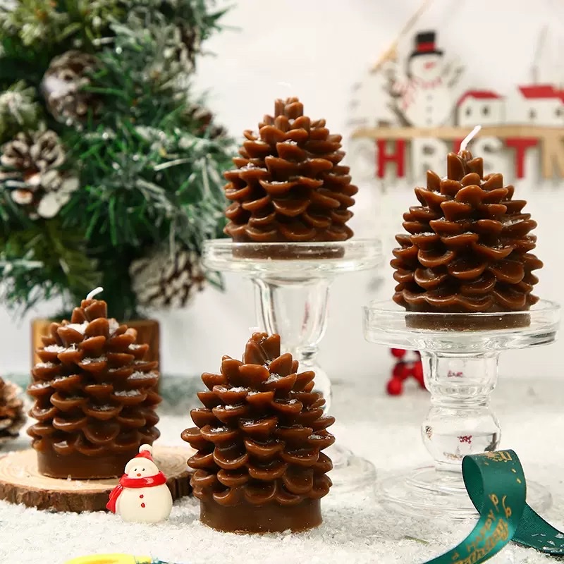 Cross-border wholesale of Christmas pineco-shaped scented candles, soybean wax scene decoration, and photo props detail image 2