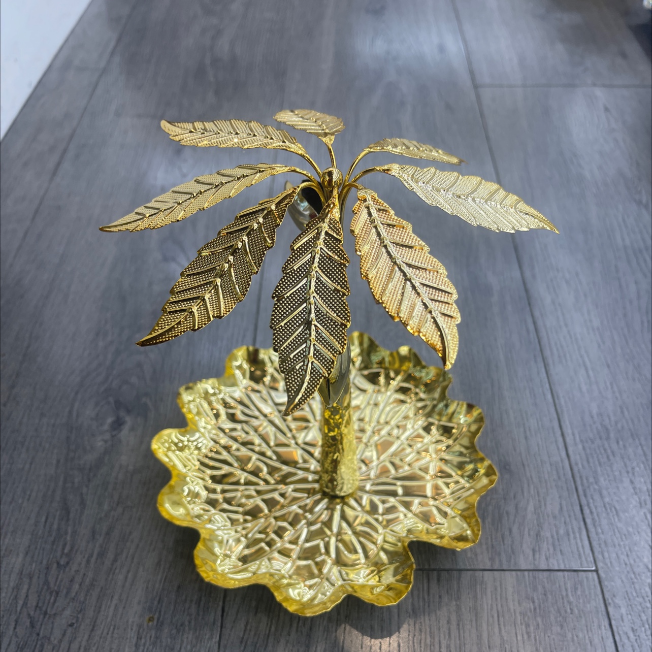 Middle Eastern home living room snack decoration nut plate, golden leaf texture snack plate, alloy handicraft snack plate detail image 3