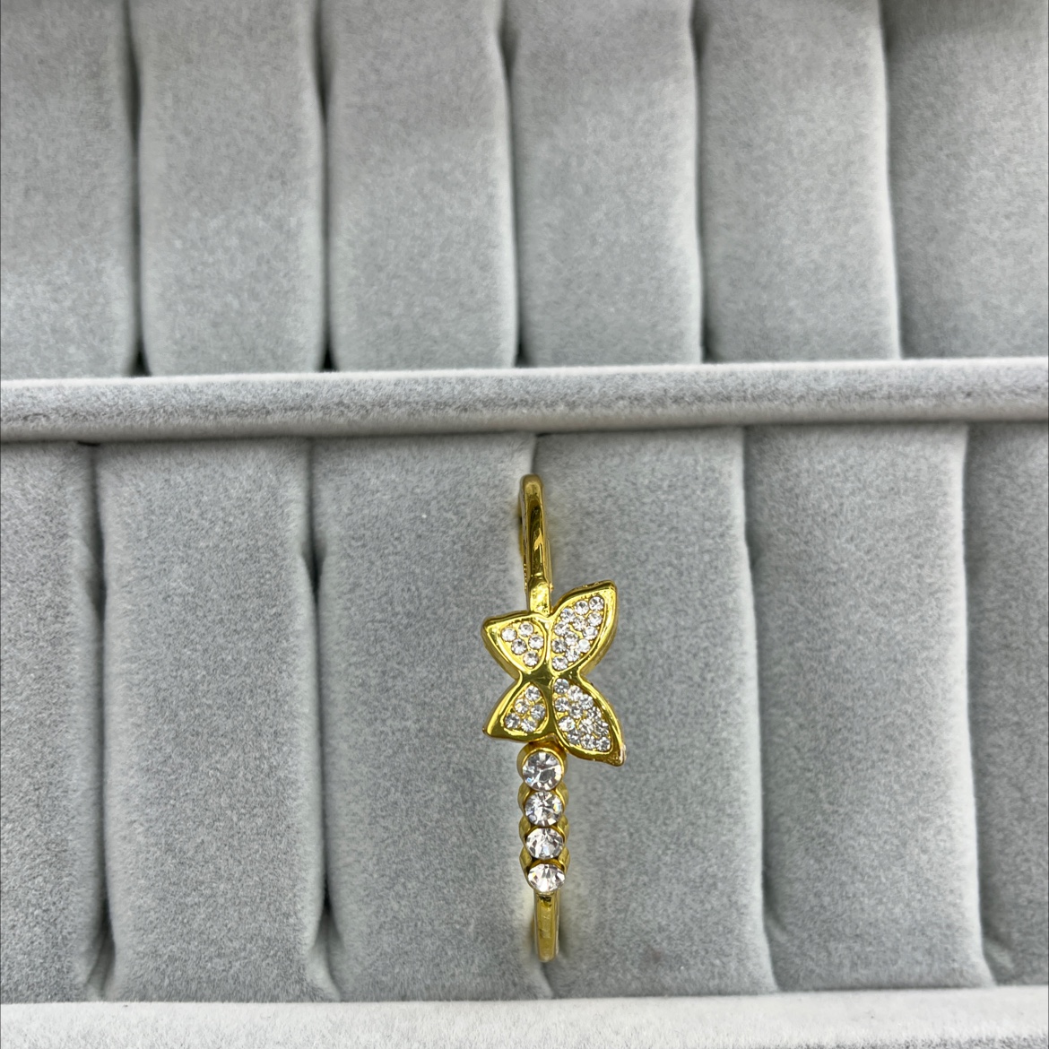 Butterfly Opening Bracelet for Women 2026, a new high-end style wristband, light luxury, niche, exquisite and retro, versatile