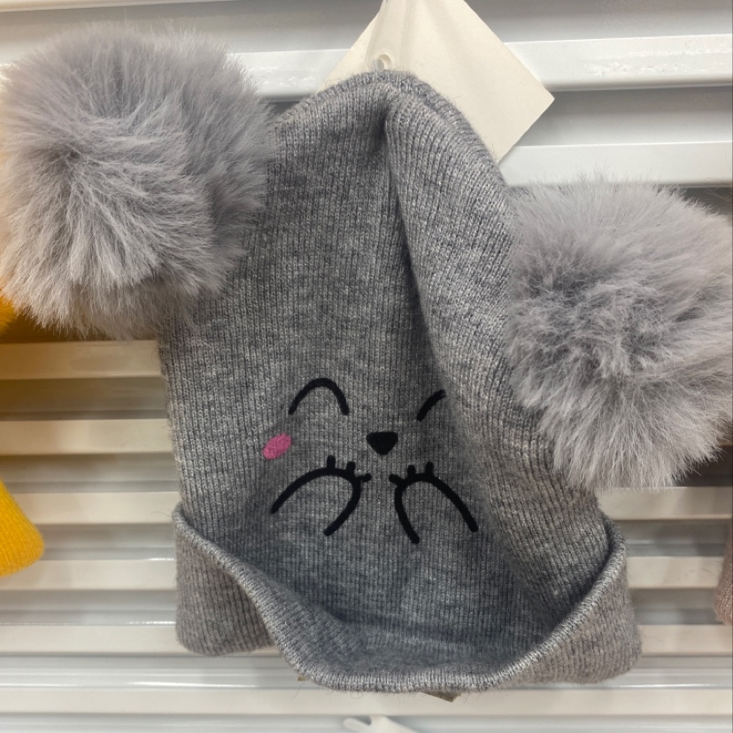 灰色印花毛线帽