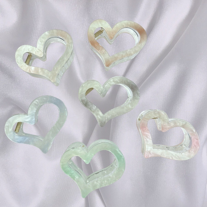 Yuzu Mi accessories, with a gradient water pattern style, heart-shaped hair clips and shark clips, are fresh and high-end hair accessories for the back of the head Yuzu Mi accessories, with a gradient water pattern style, heart-shaped hair clips and shark clips, are fresh and high-end hair accessories for the back of the head