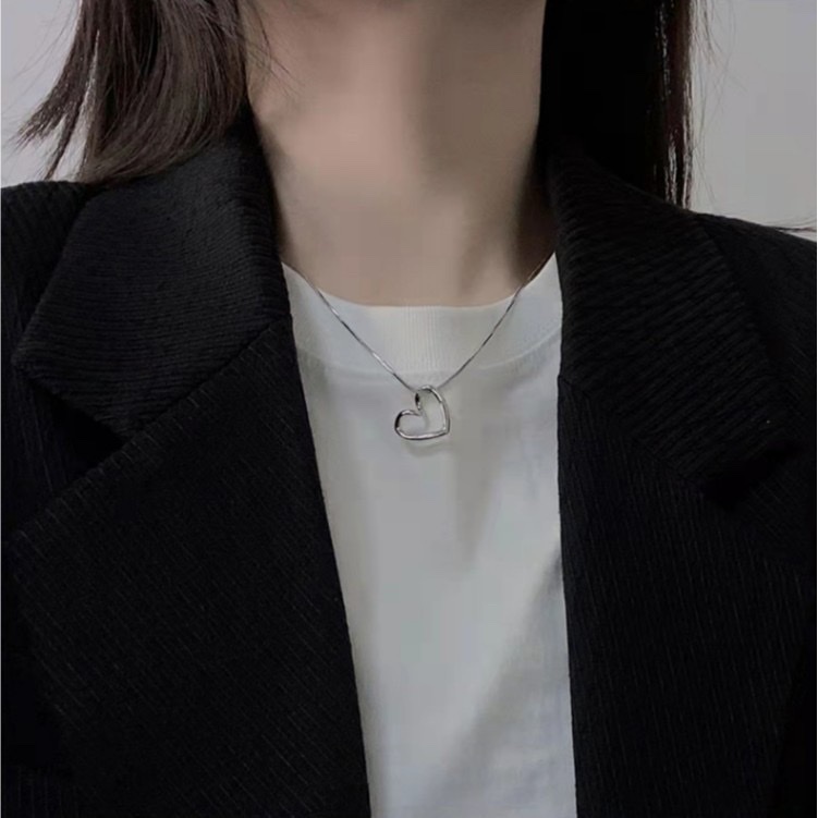 新款镂空爱心形项链女简约ins轻奢小众设计感B百搭吊坠锁骨链批发 