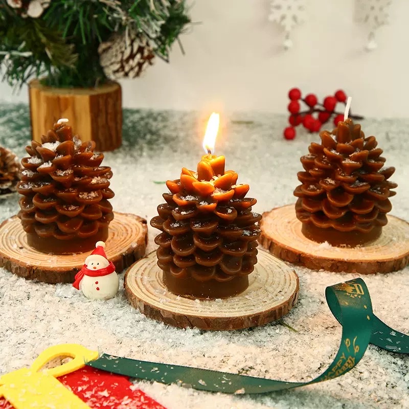 Cross-border wholesale of Christmas pineco-shaped scented candles, soybean wax scene decoration, and photo props detail image 3