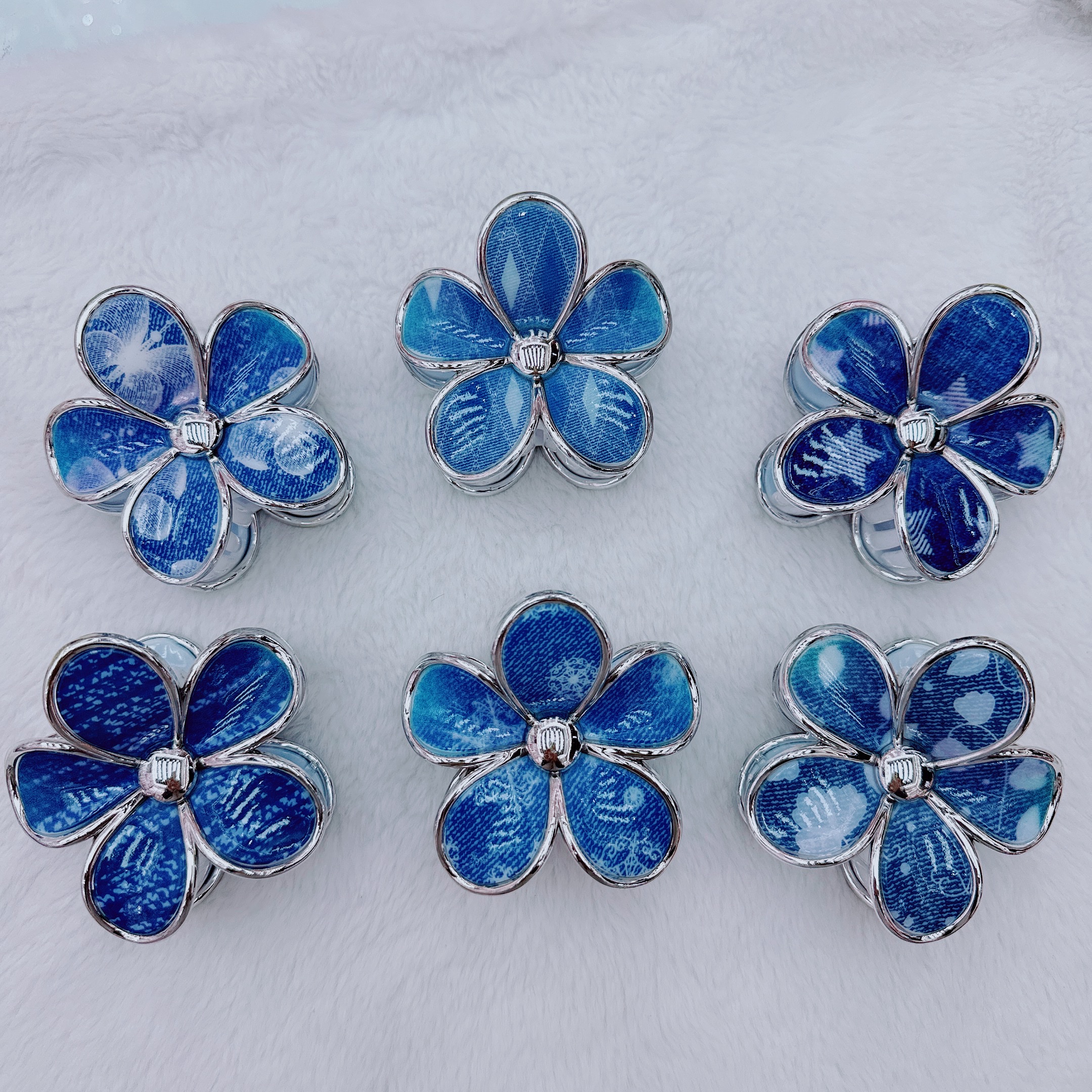 2026新款时尚潮流简约牛仔蓝流行色花朵抓夹