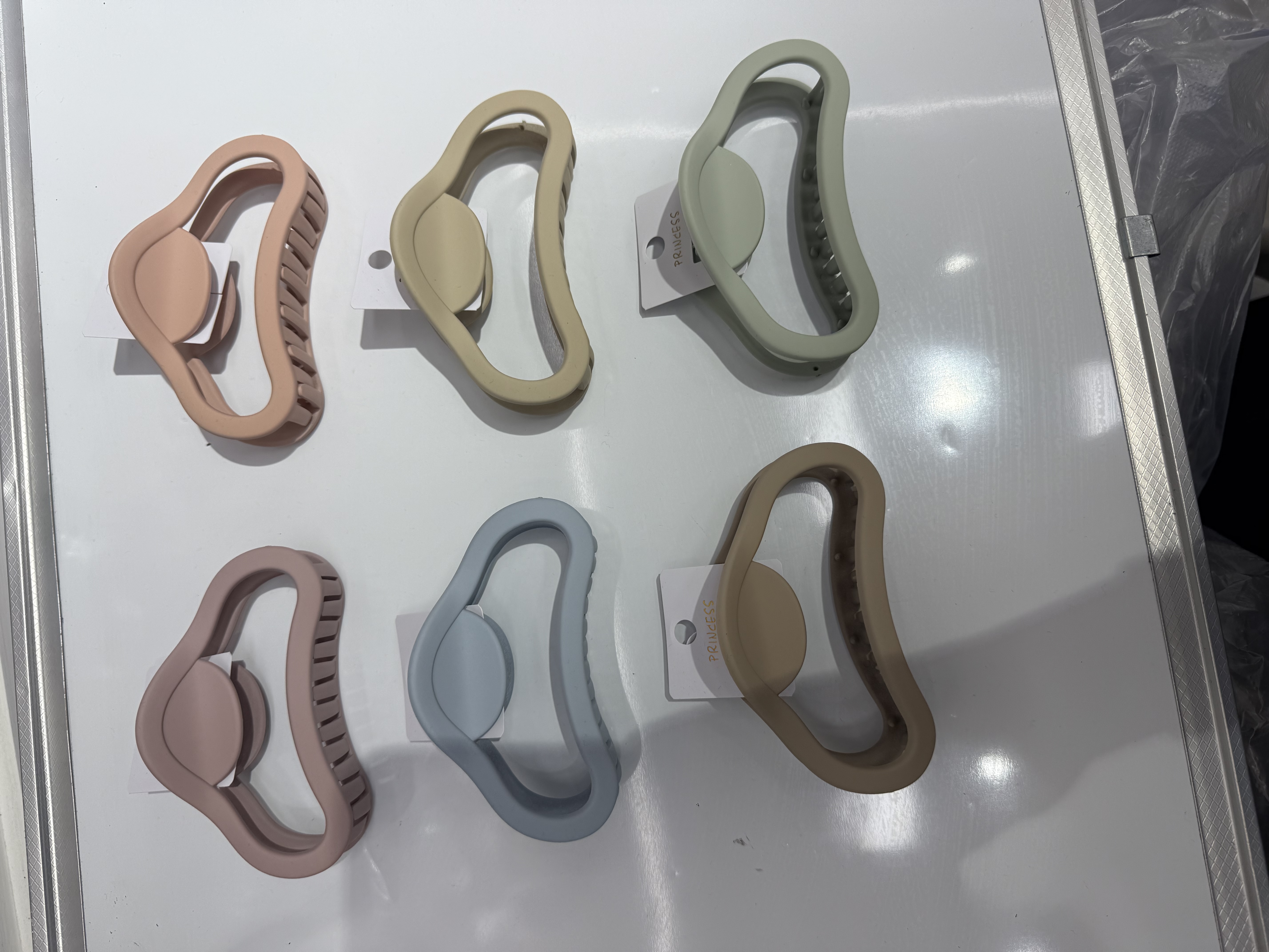 New version of the gold coin hollowed-out high-end hairpin, back head grabber, women 's shark clip, fashionable and versatile large cloud clip …………… ..