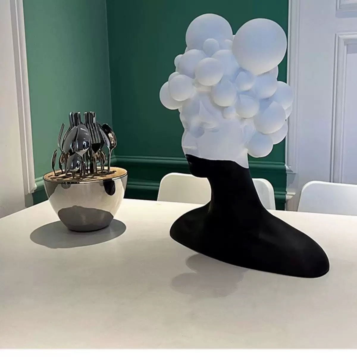 Modern abstract figure sculpture ornaments, home living room, entrance hall, model room, hotel, villa, artistic soft decoration items Specification image