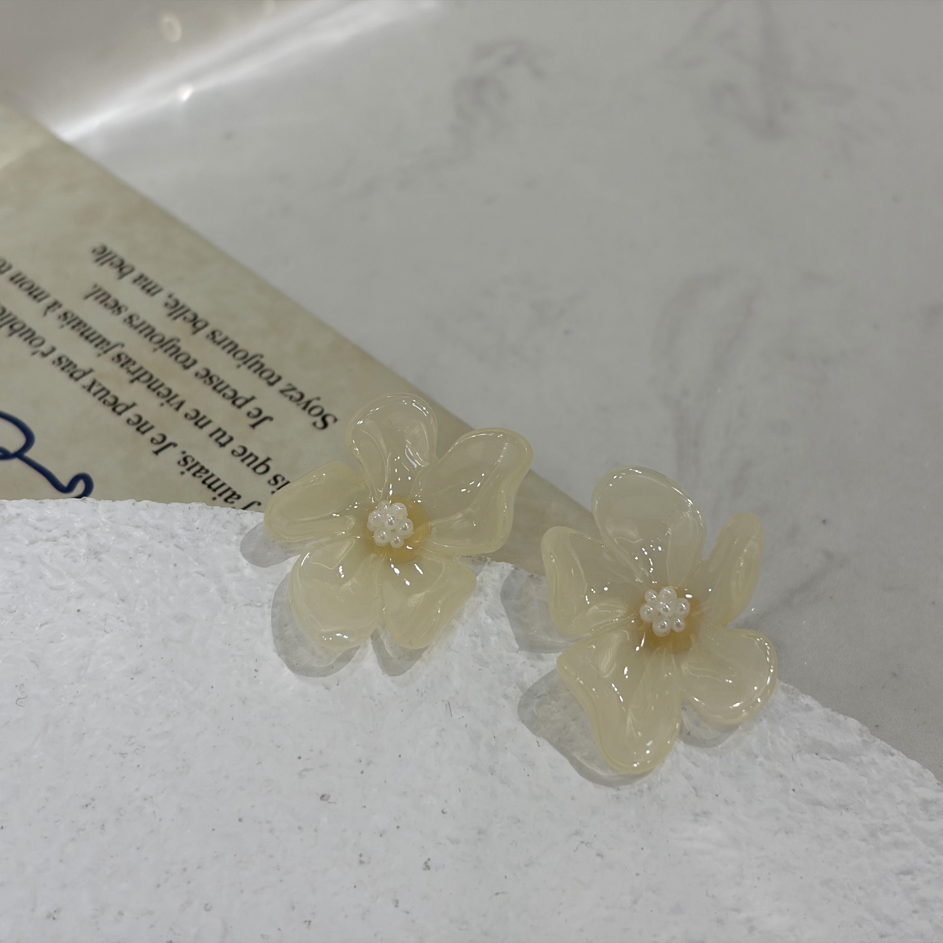 Light and lightweight, lightweight, fashionable flower-shaped earrings for spring LL083