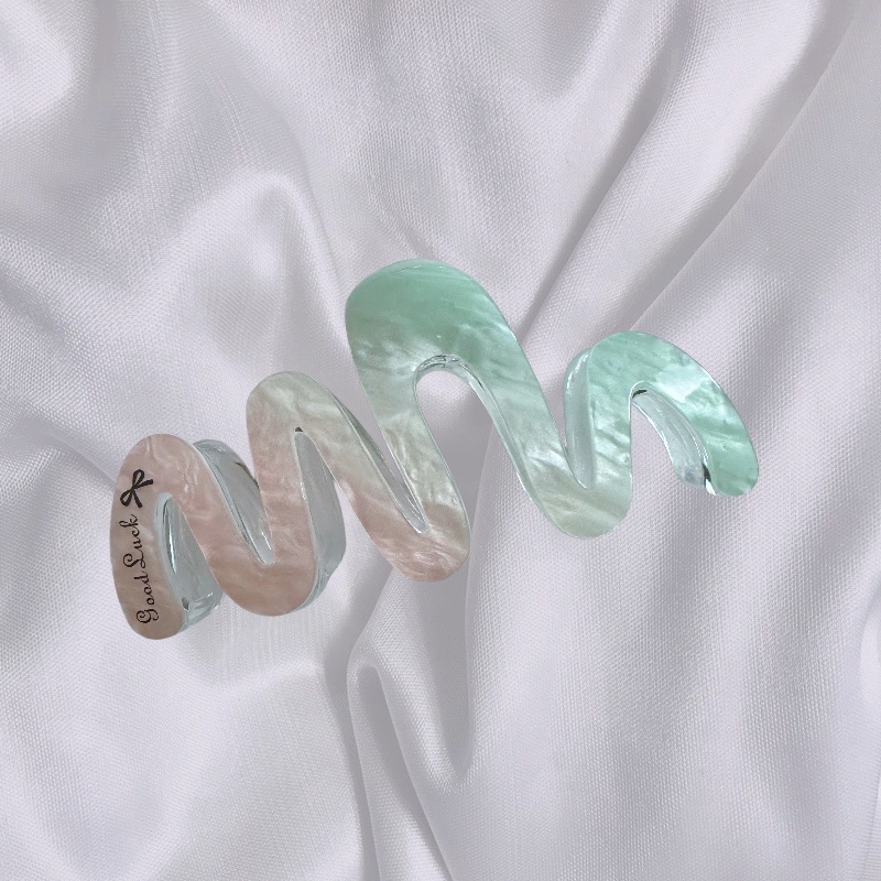 Yumi Accessories acrylic wave gripper, high-end hair clip, large shark clip, back head plate hair clip Item Picture