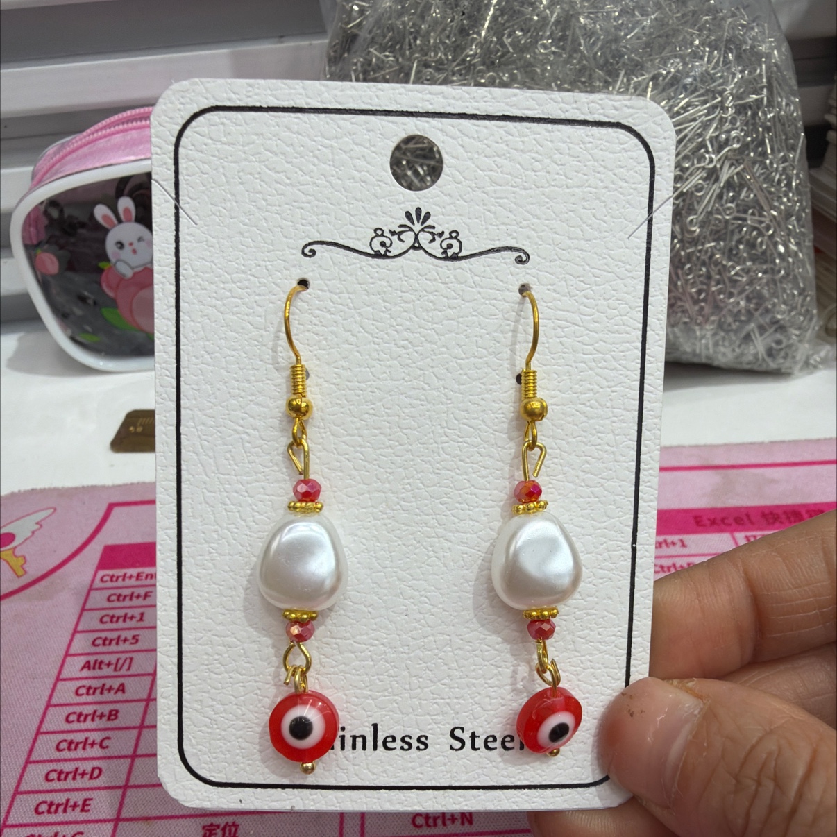 跨境货源一手批发异形高仿珍珠蓝眼睛耳环流行饰品