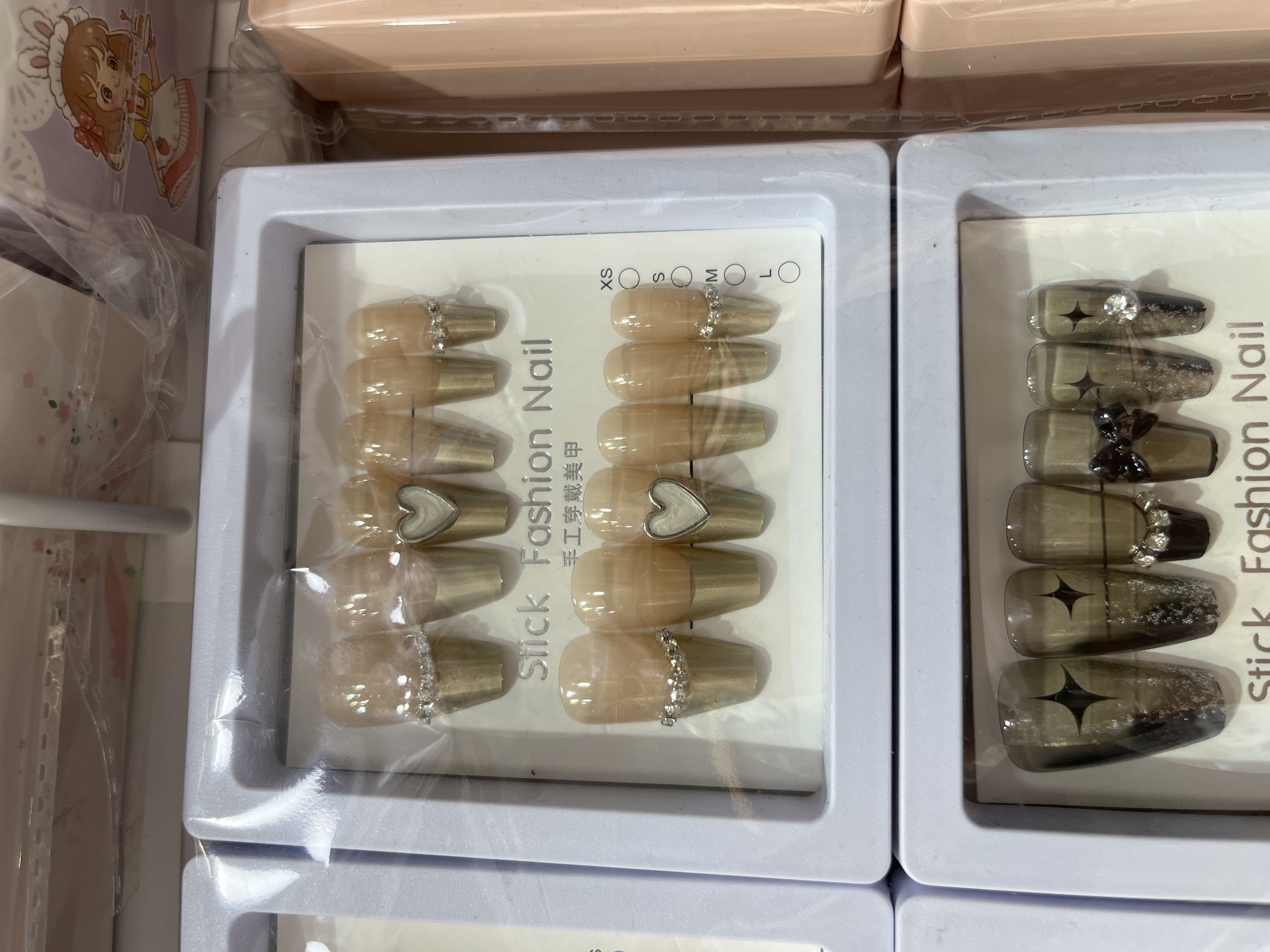 Detachable diamond nail polish in an ins style Application Scenario