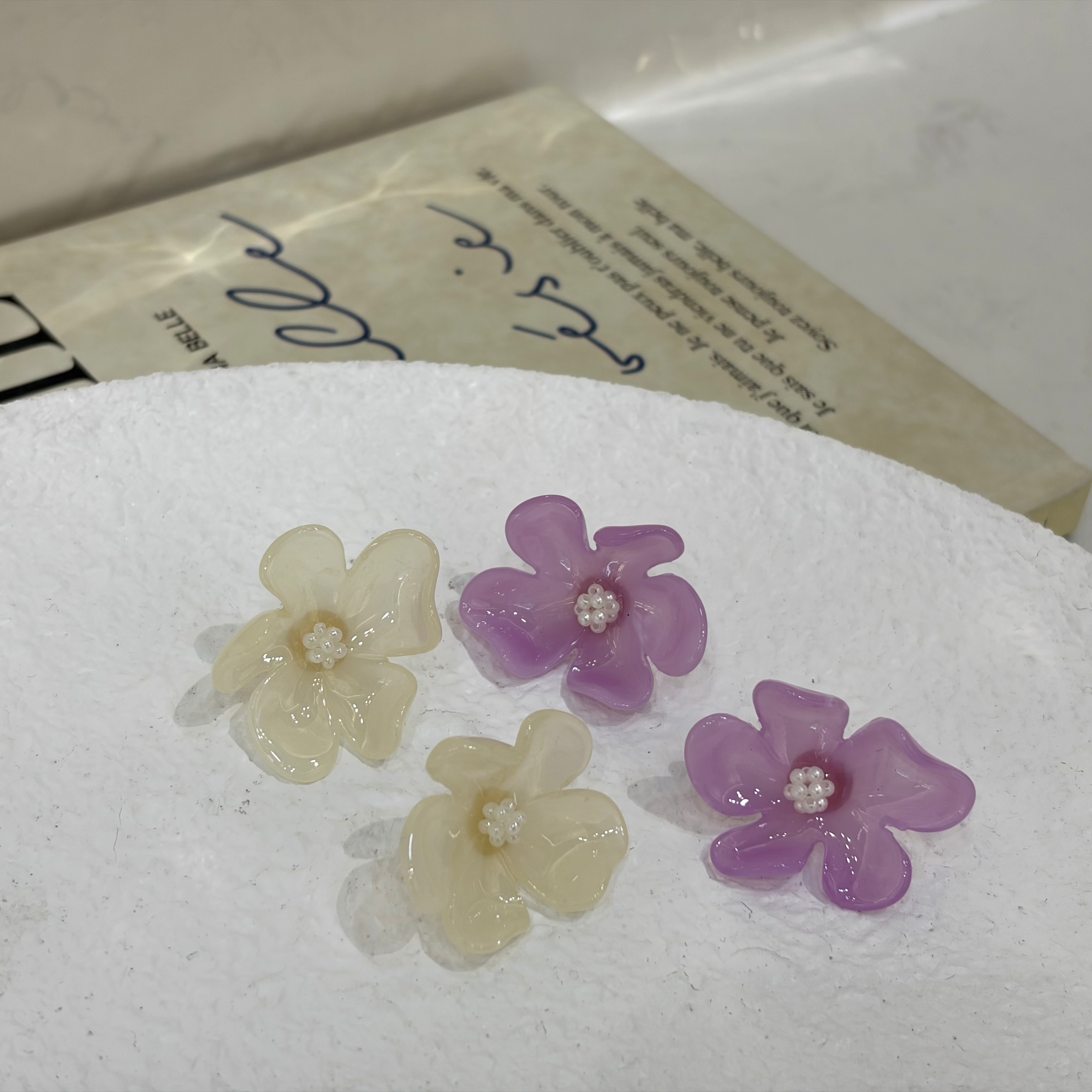 Colorful, lightweight and fashionable flower earrings, purple small flower stud earrings LL082 Specification image