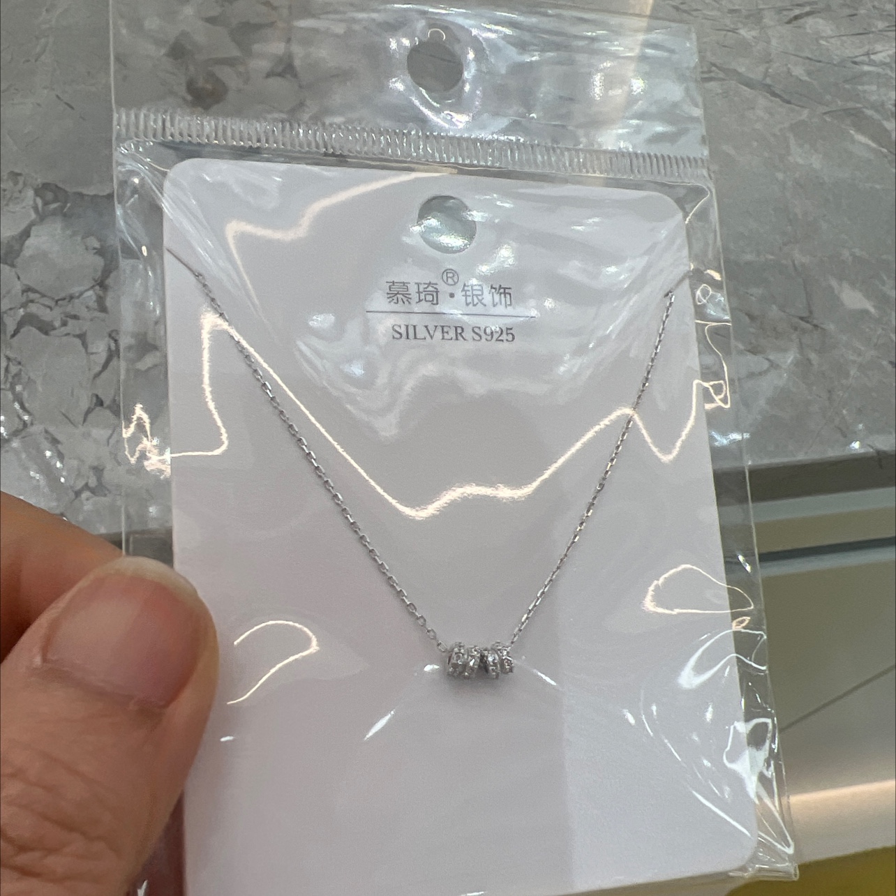 Silver jewelry necklace welded around the neck ✨ who knows! This silver jewelry necklace is directly welded onto my collarbone. The all-silver jewelry has an amazing texture. It feels smooth and doesn't hurt the skin. The simple design is not picky about style