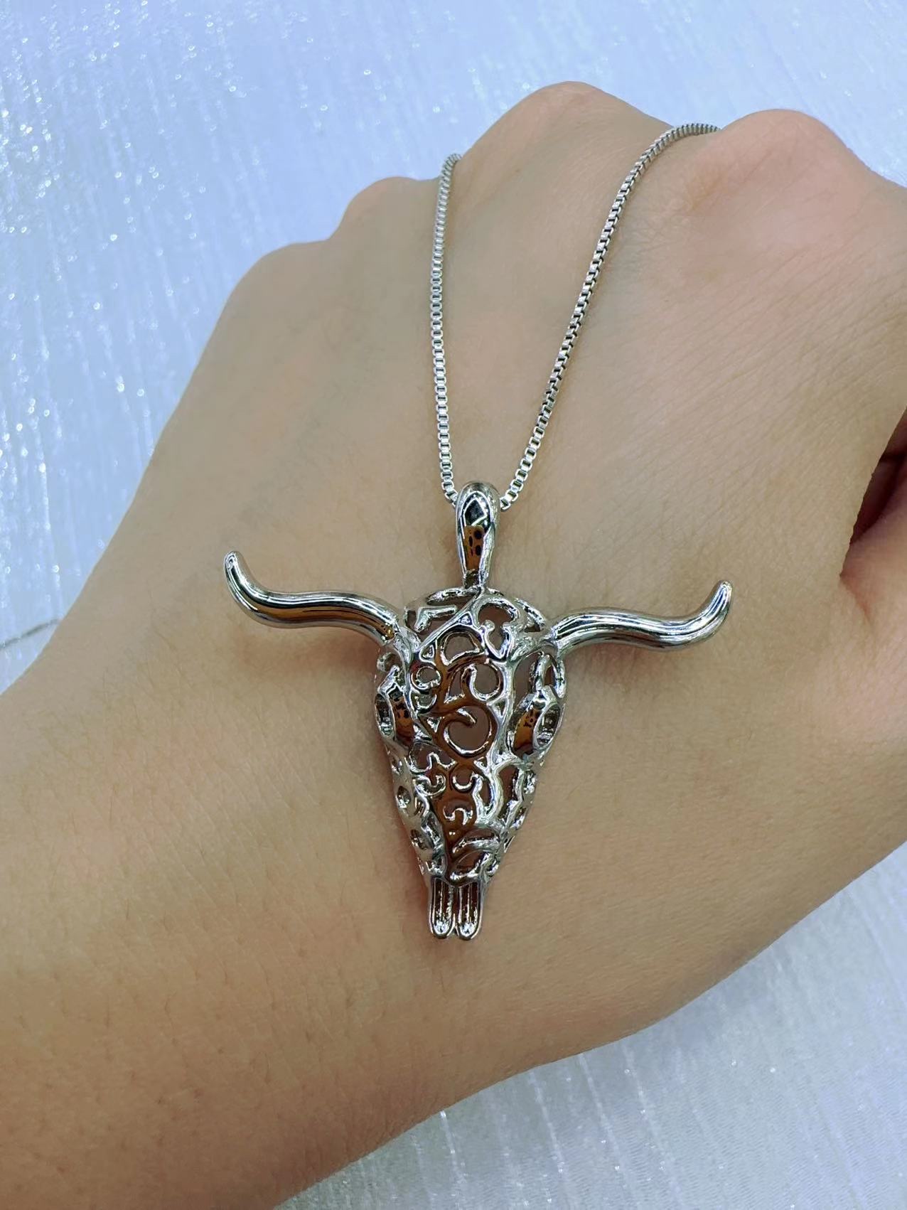 1. Retro hollowed-out bull head pendant, a unique and individualistic gold and silver punk-style pendant with a design sense of animal head Item Picture