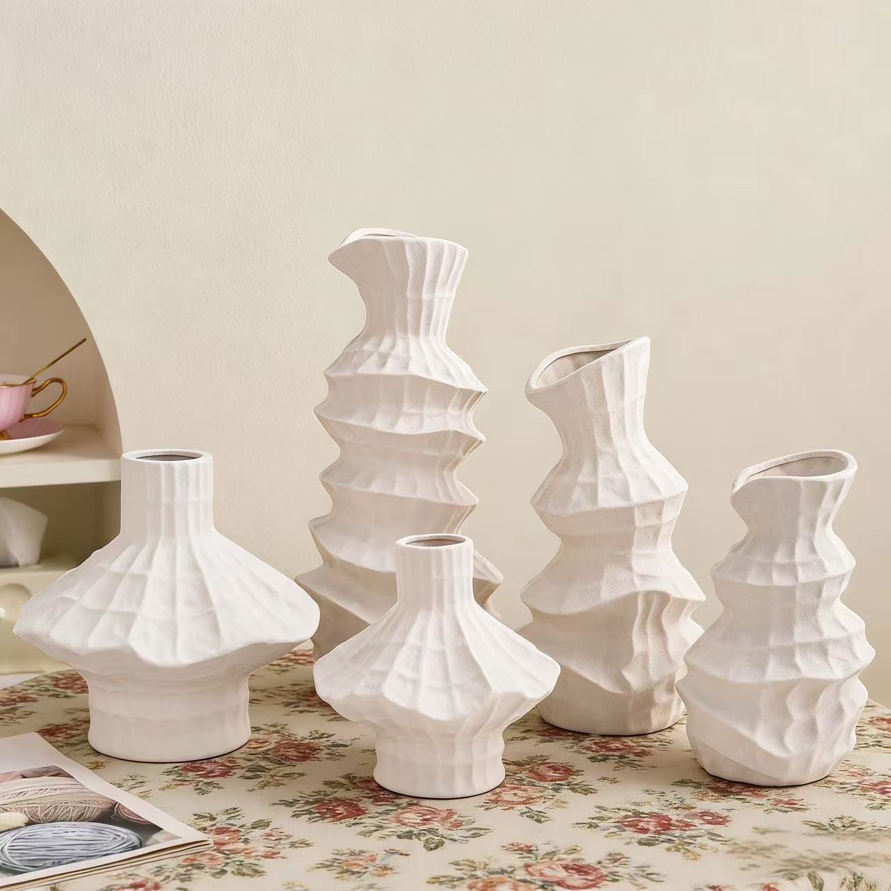 「原创螺旋褶皱陶瓷花瓶 艺术感异形花器 轻奢高级感客厅桌面装饰」